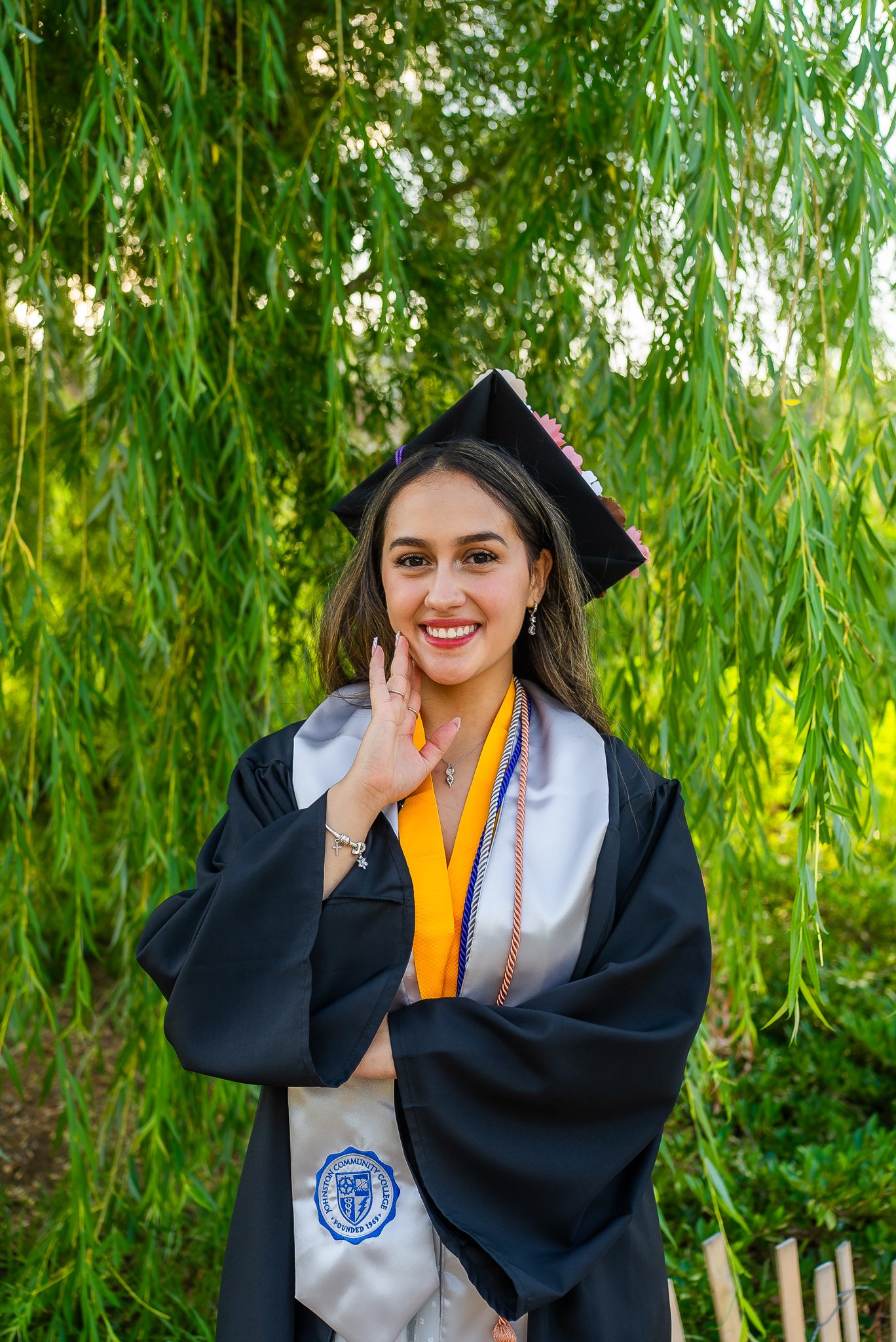 downtown-cary-park-graduation-session-willow-tree-smile.jpg
