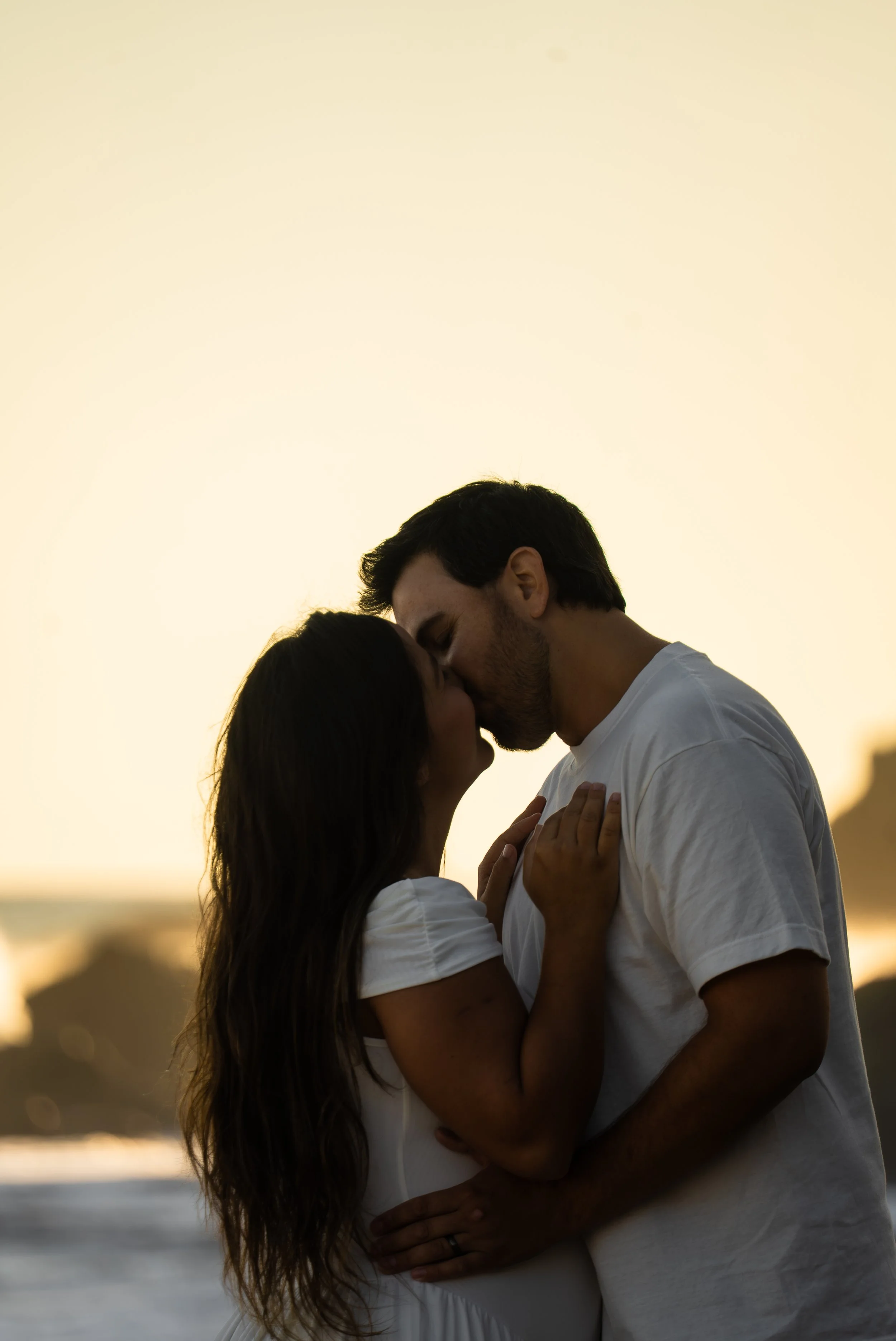 crescent-bay-beach-laguna-beach-ca-maternity-session-sunset-embrace.jpg