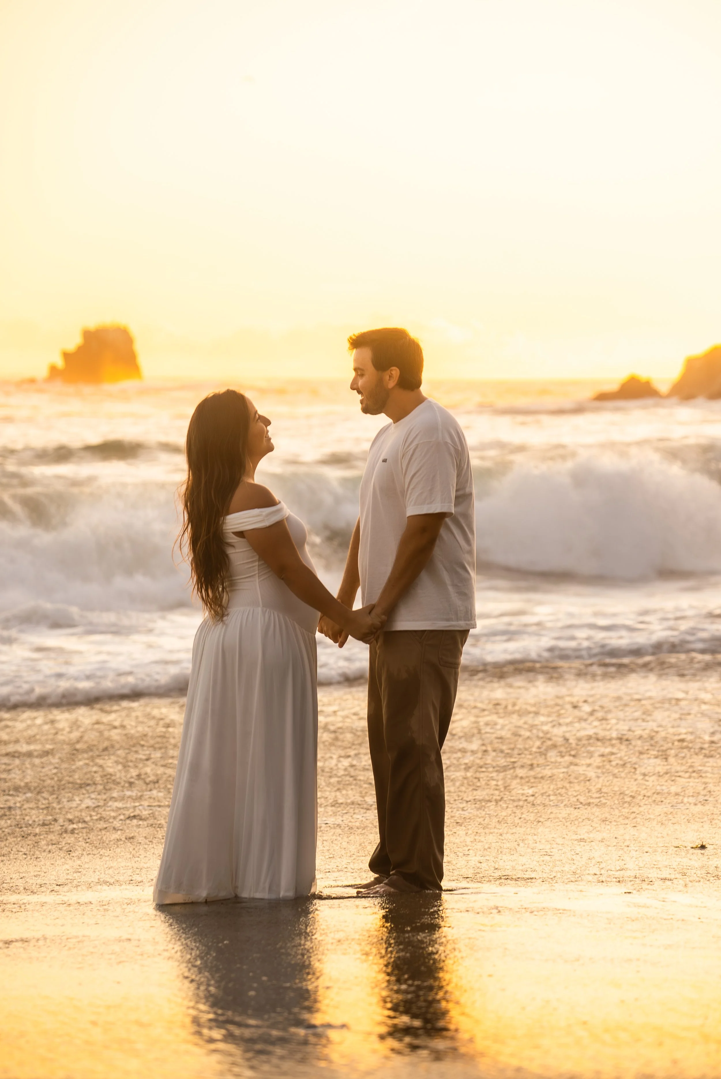 crescent-bay-beach-laguna-beach-ca-maternity-session-standing-waterline.jpg
