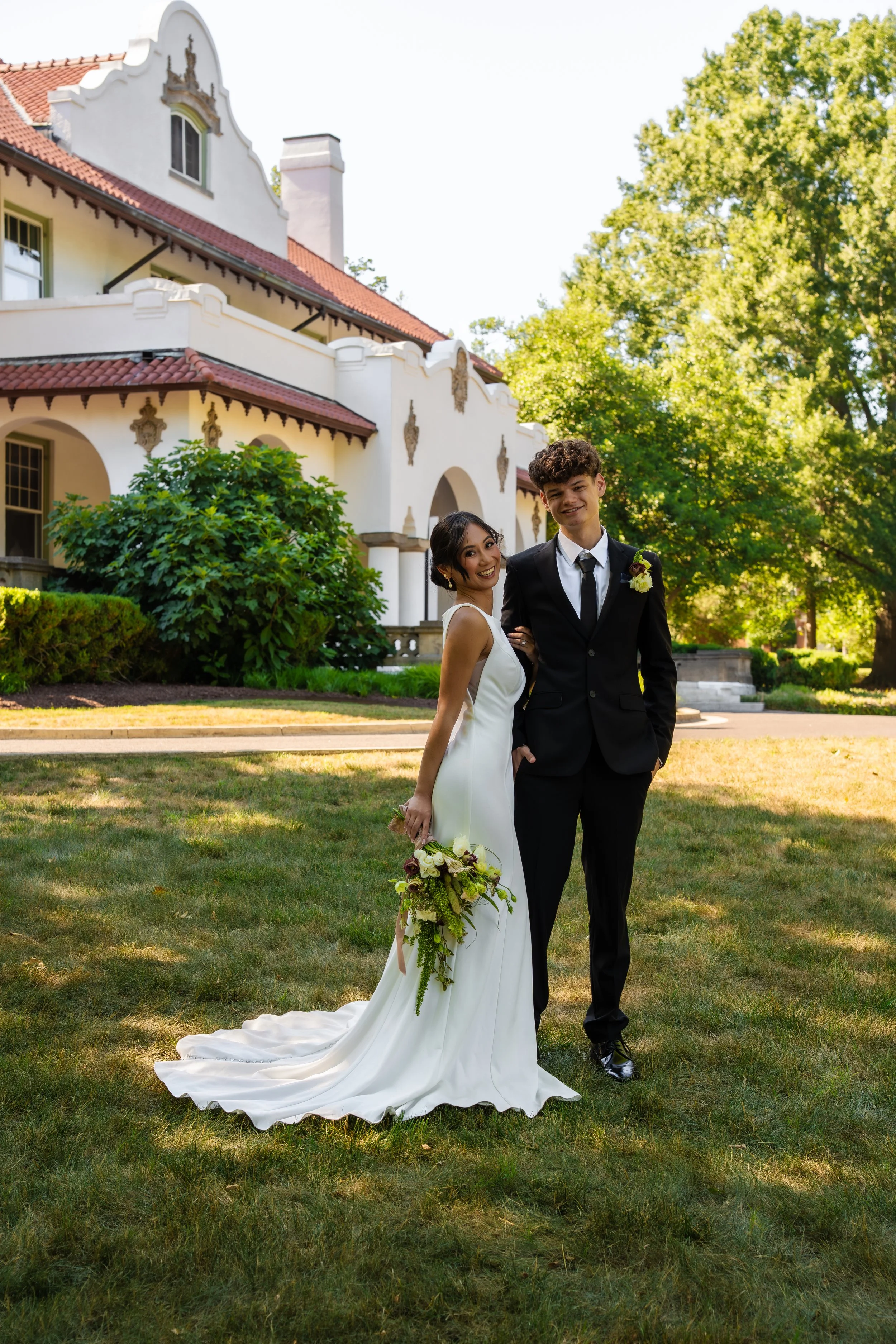 hill-house-durham-nc-wedding-estate-couple-portrait.jpg