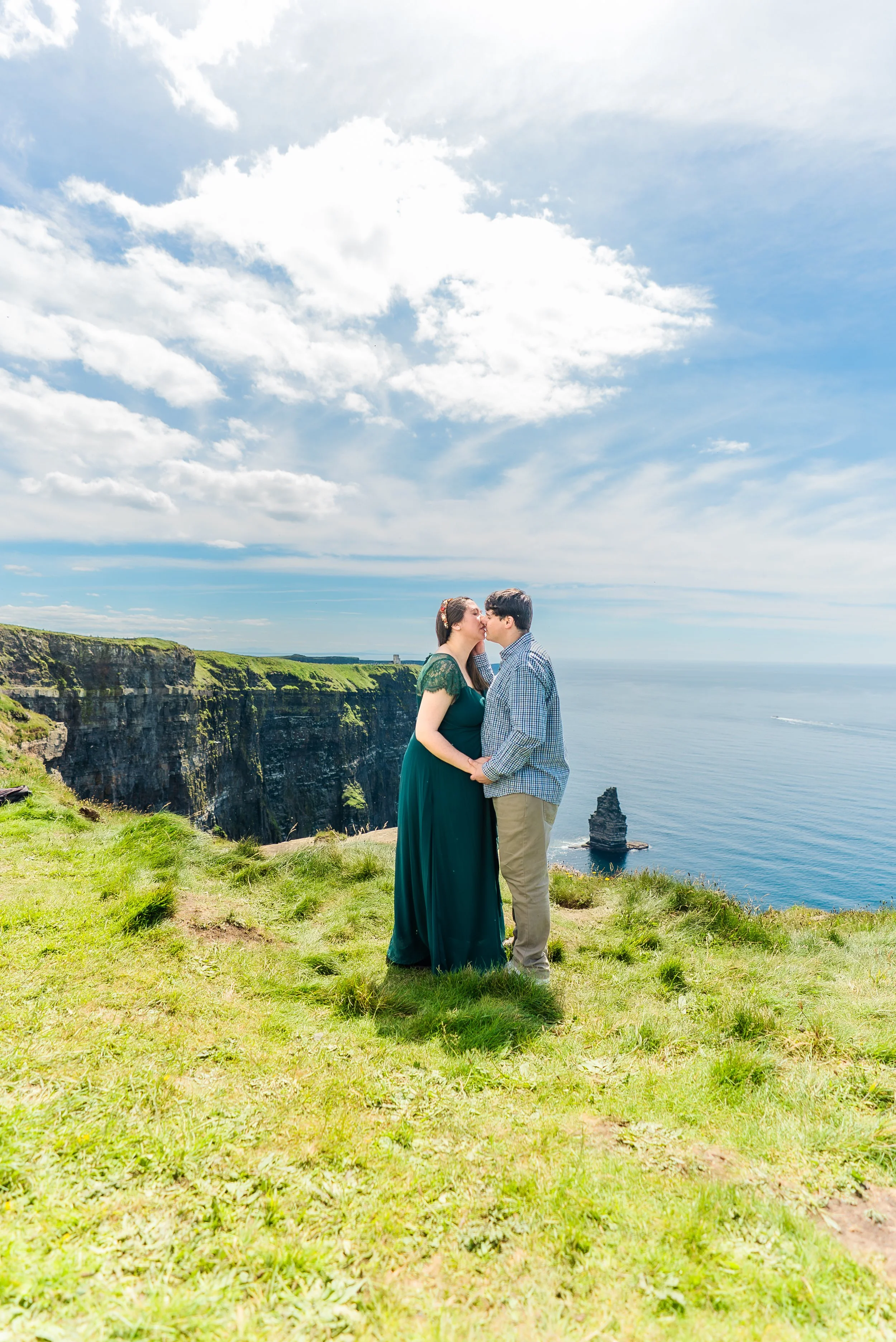 cliffs-of-moher-county-clare-ireland-maternity-session-cliff-overlook.jpg