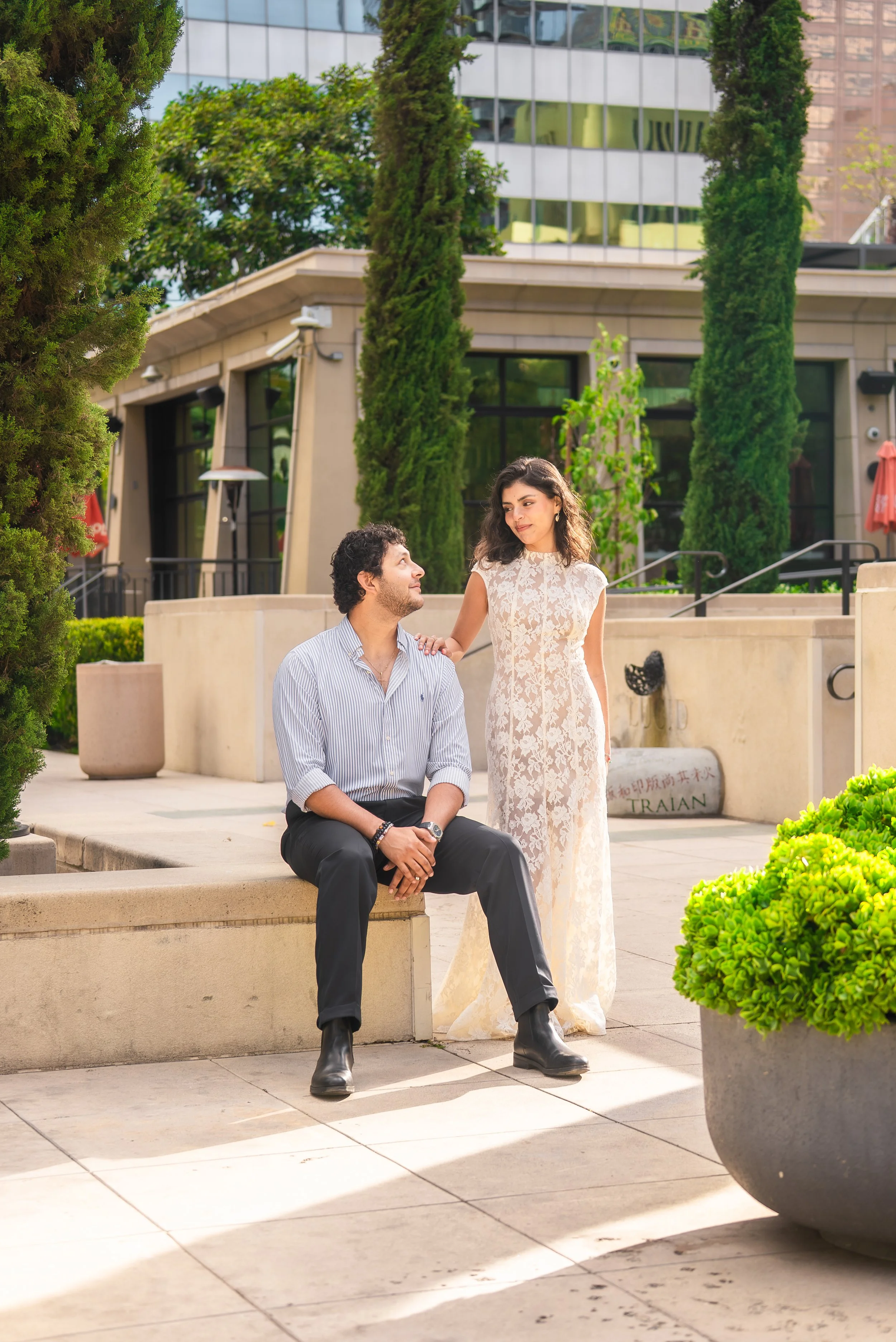 I+P-downtown-los-angeles-couples-session-sitting-portrait.jpg