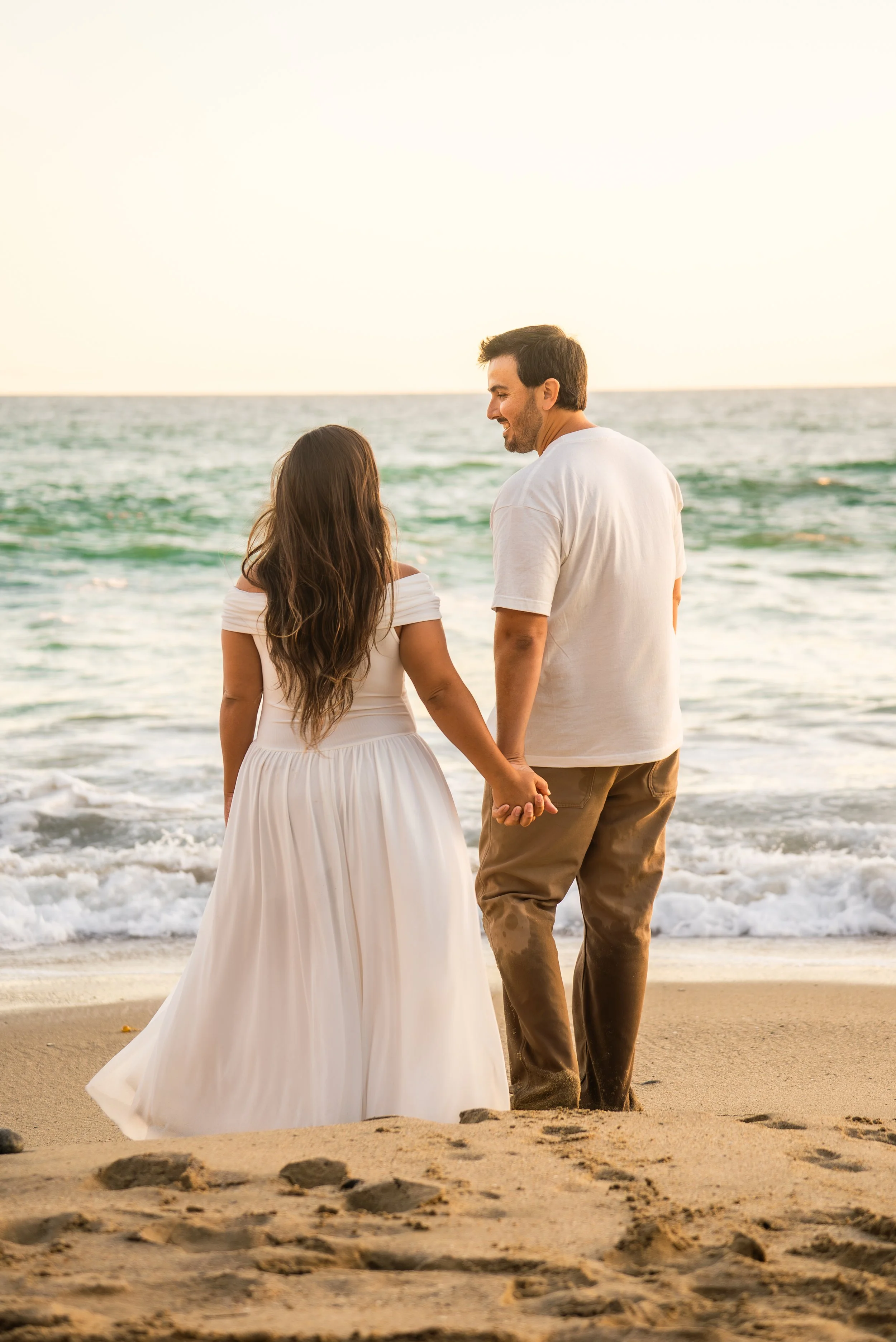 crescent-bay-beach-laguna-beach-ca-maternity-session-back-view-ocean.jpg