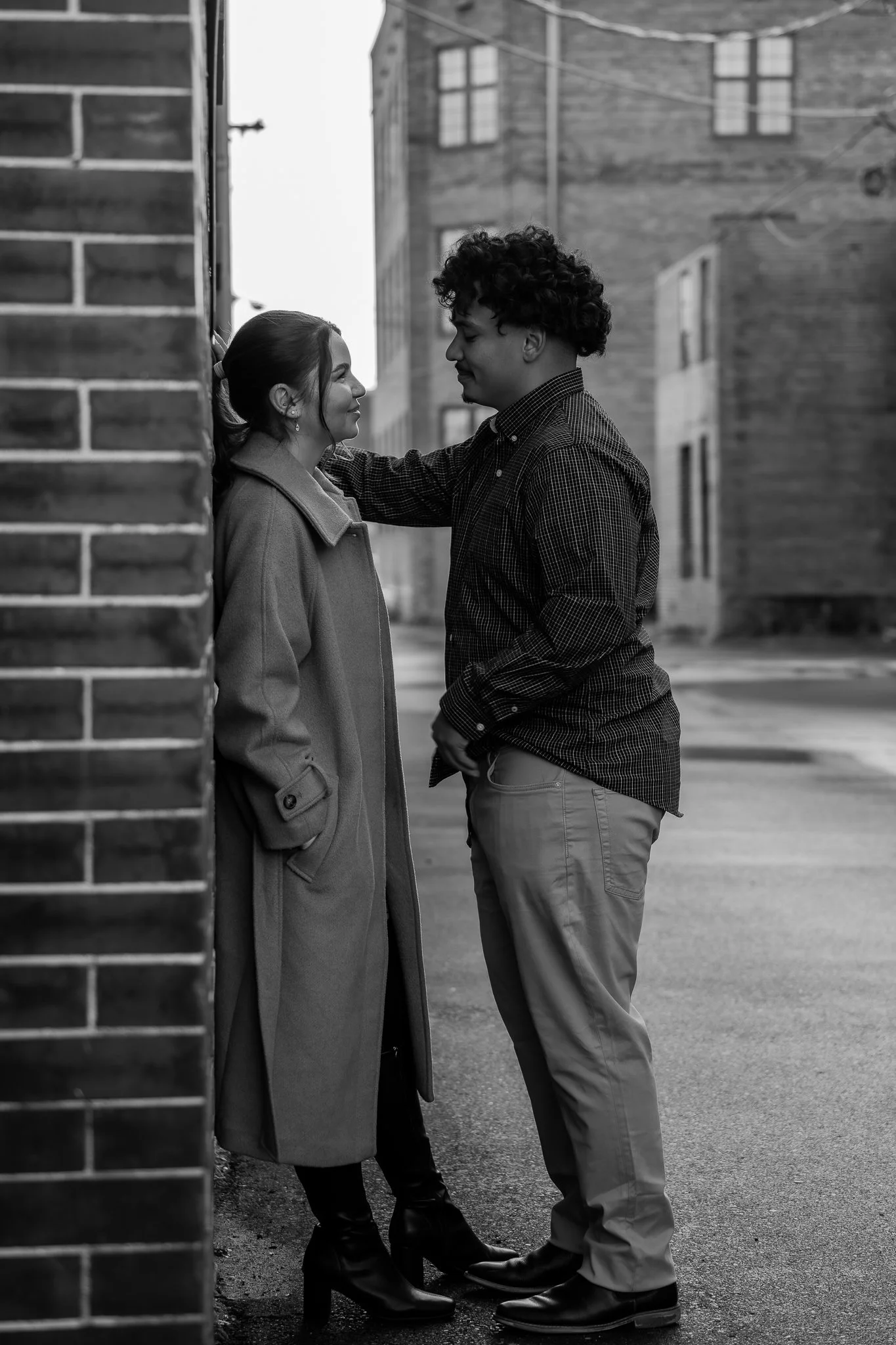 downtown-smithfield-nc-couples-session-black-and-white-alley.jpg