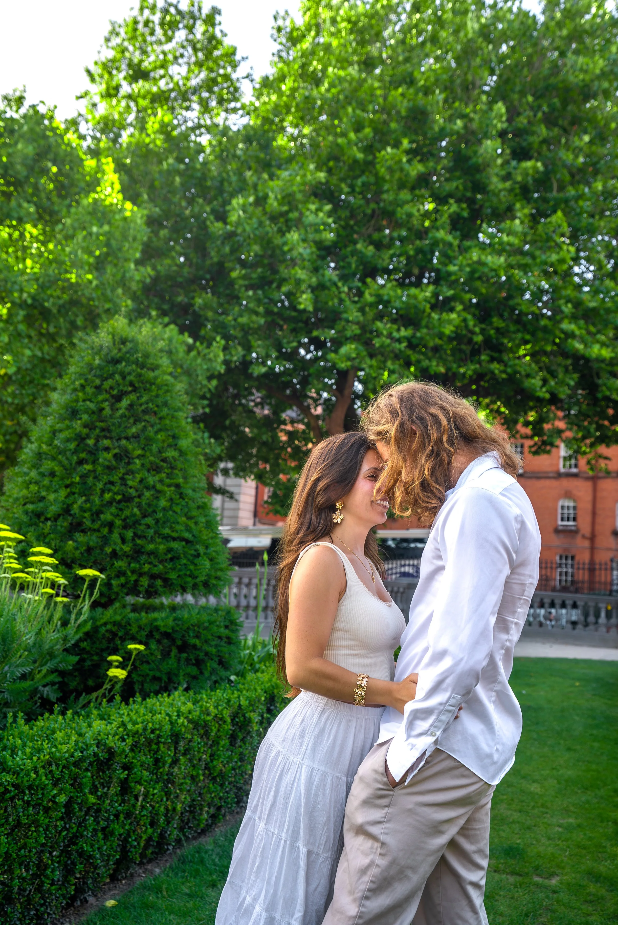 dublin-ireland-couples-photographer-garden-romance.jpg