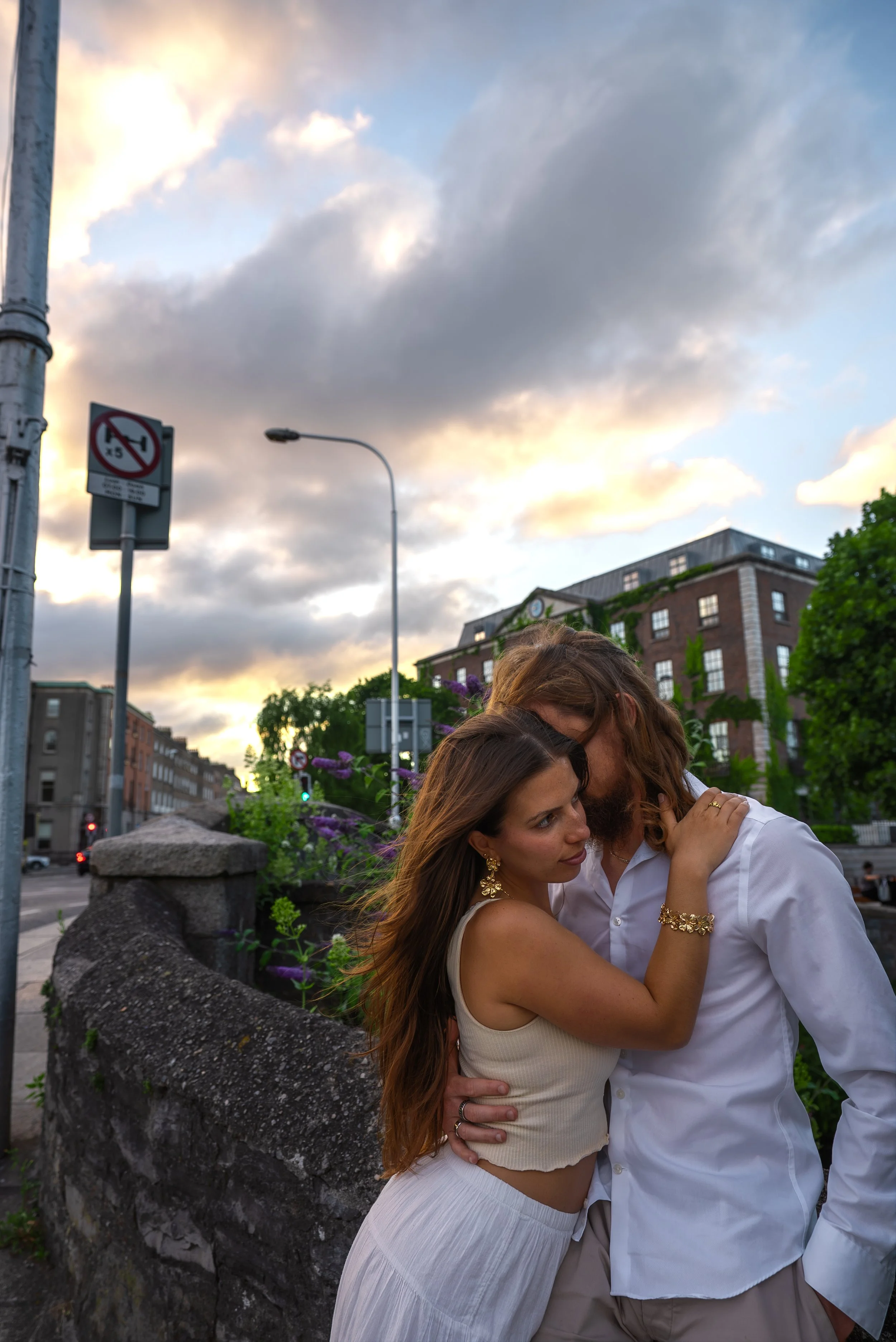 dublin-ireland-couples-photographer-sunset-kiss.jpg