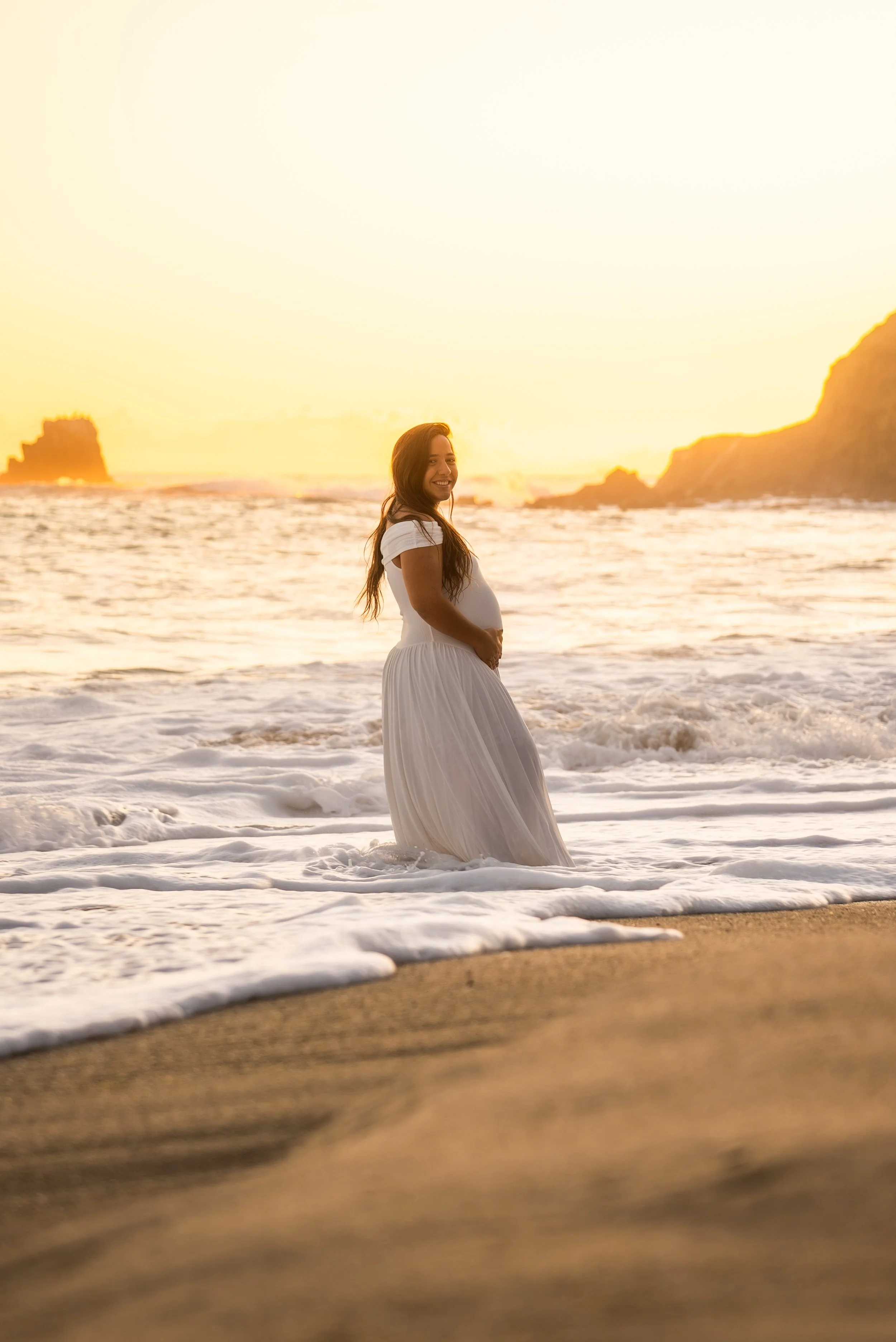 crescent-bay-beach-laguna-beach-ca-maternity-session-waterline-maternity.jpg