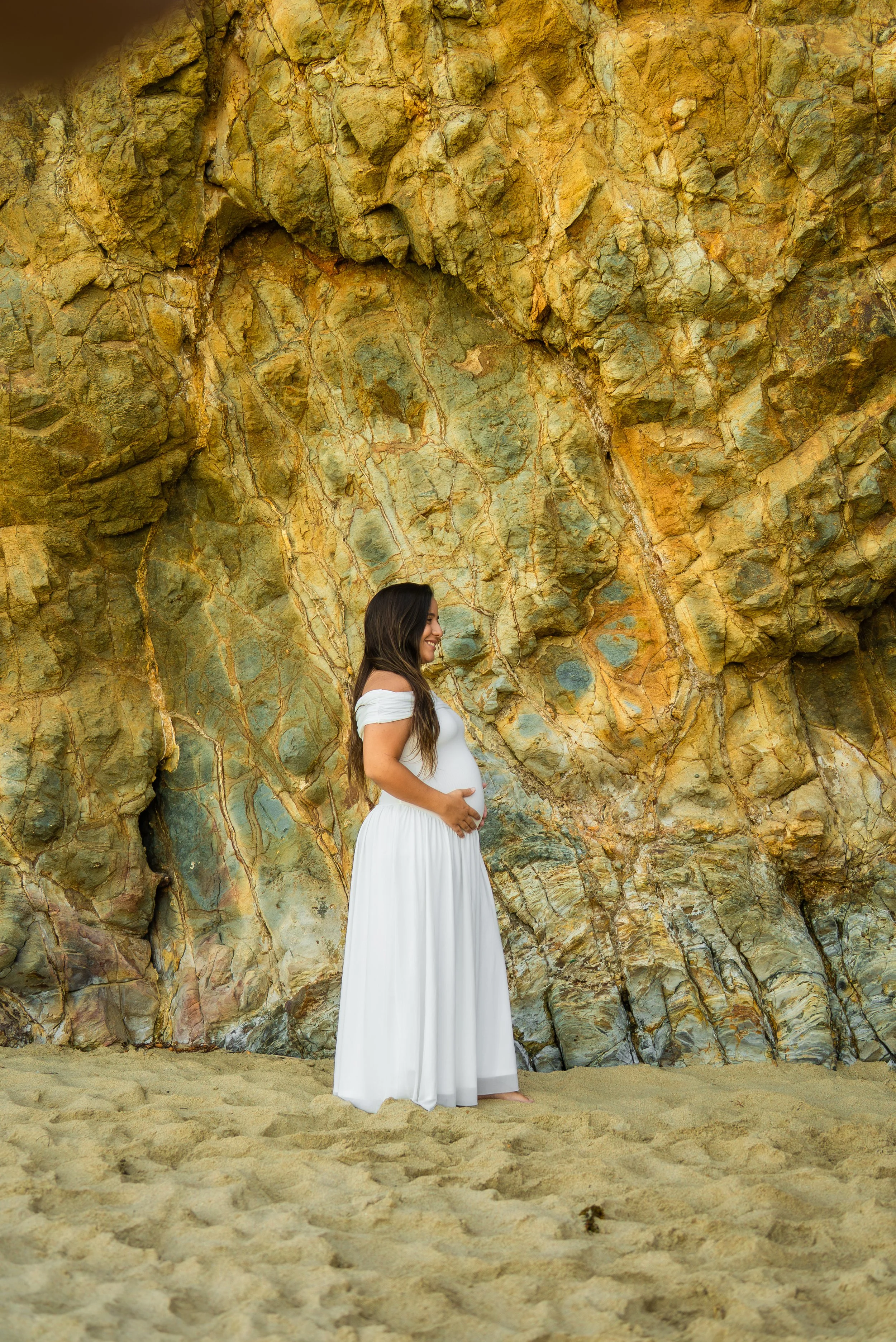 crescent-bay-beach-laguna-beach-ca-maternity-session-rock-wall-maternity.jpg