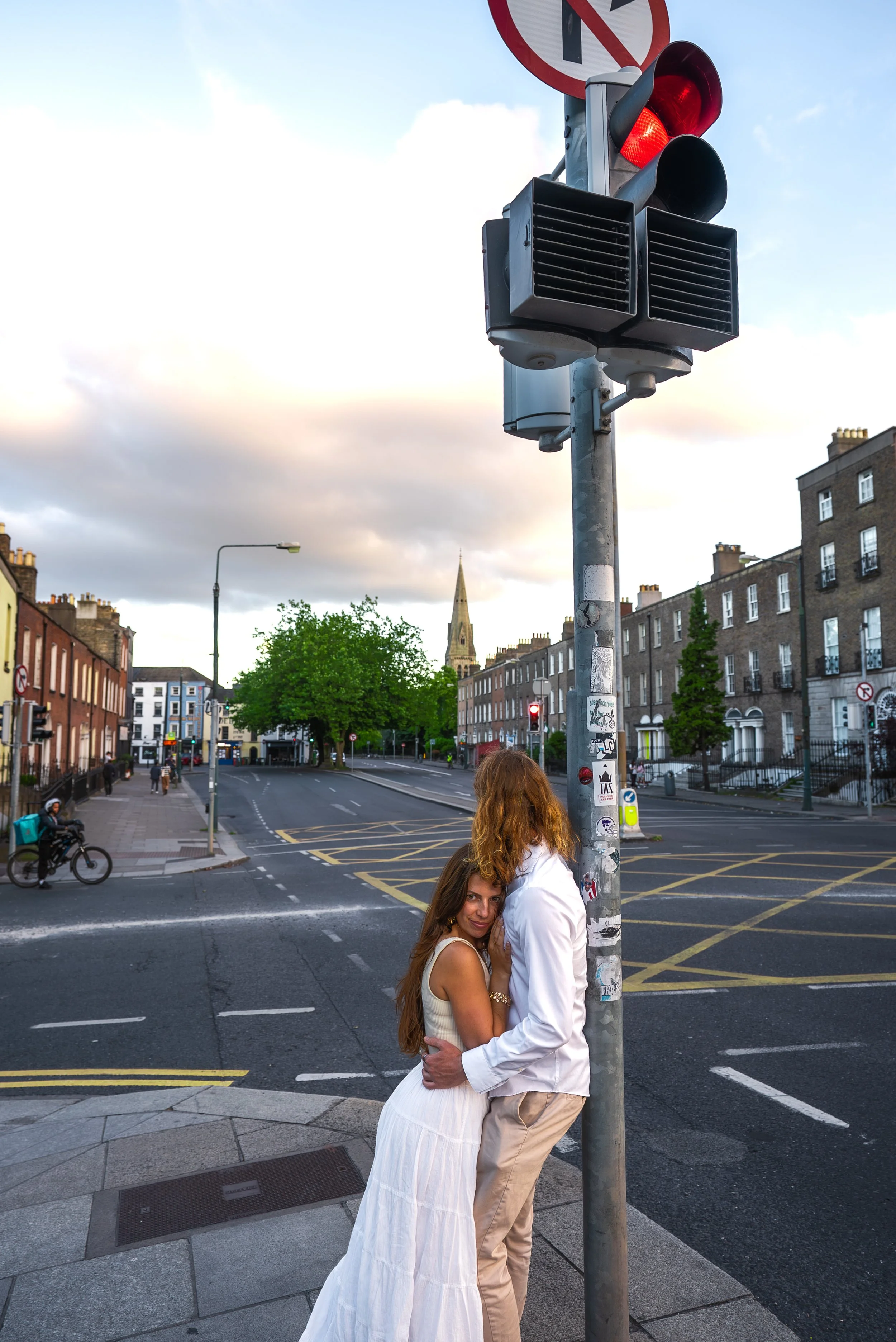 dublin-ireland-couples-photographer-city-crosswalk.jpg