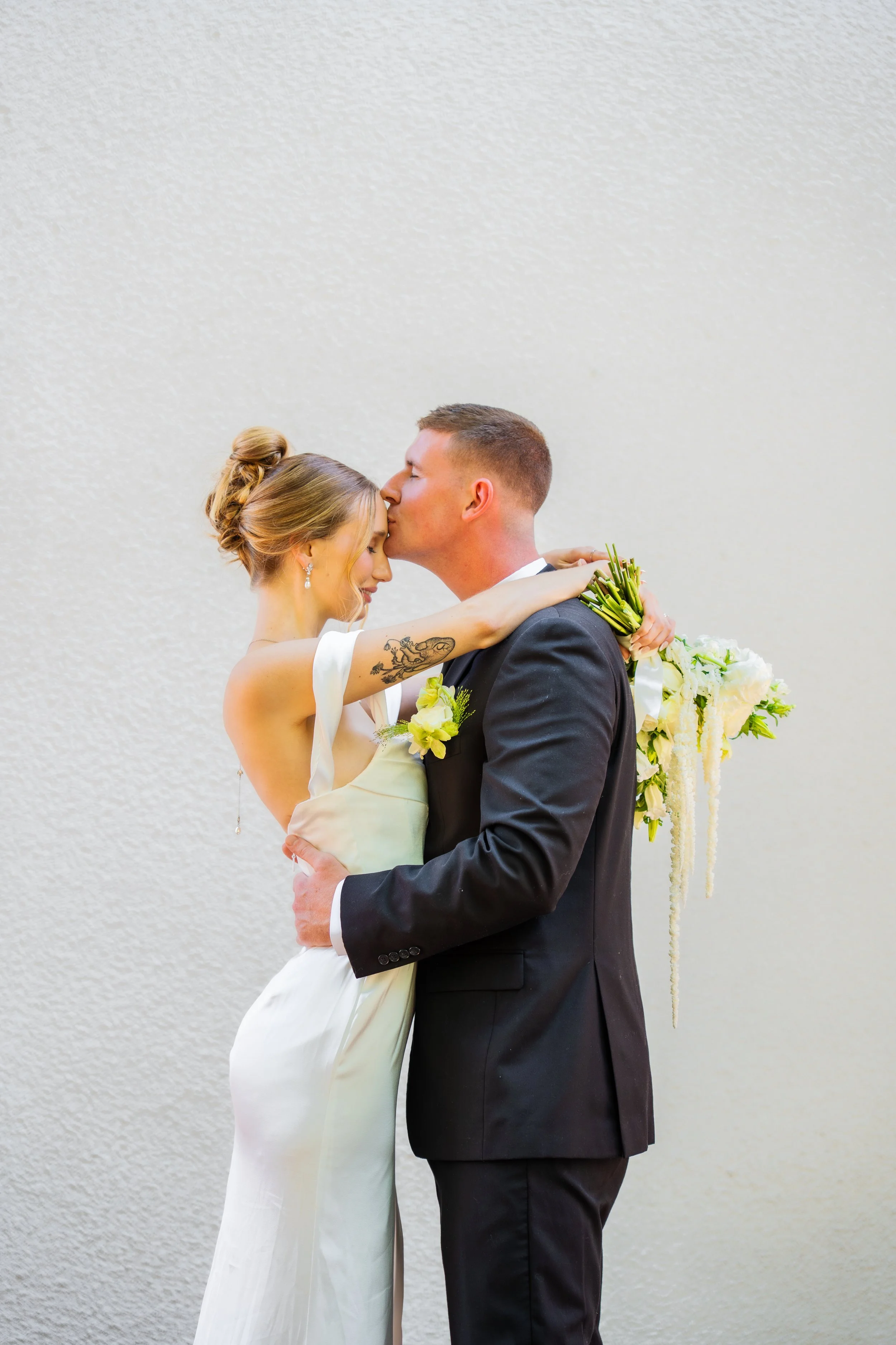 hill-house-durham-nc-wedding-kiss.jpg