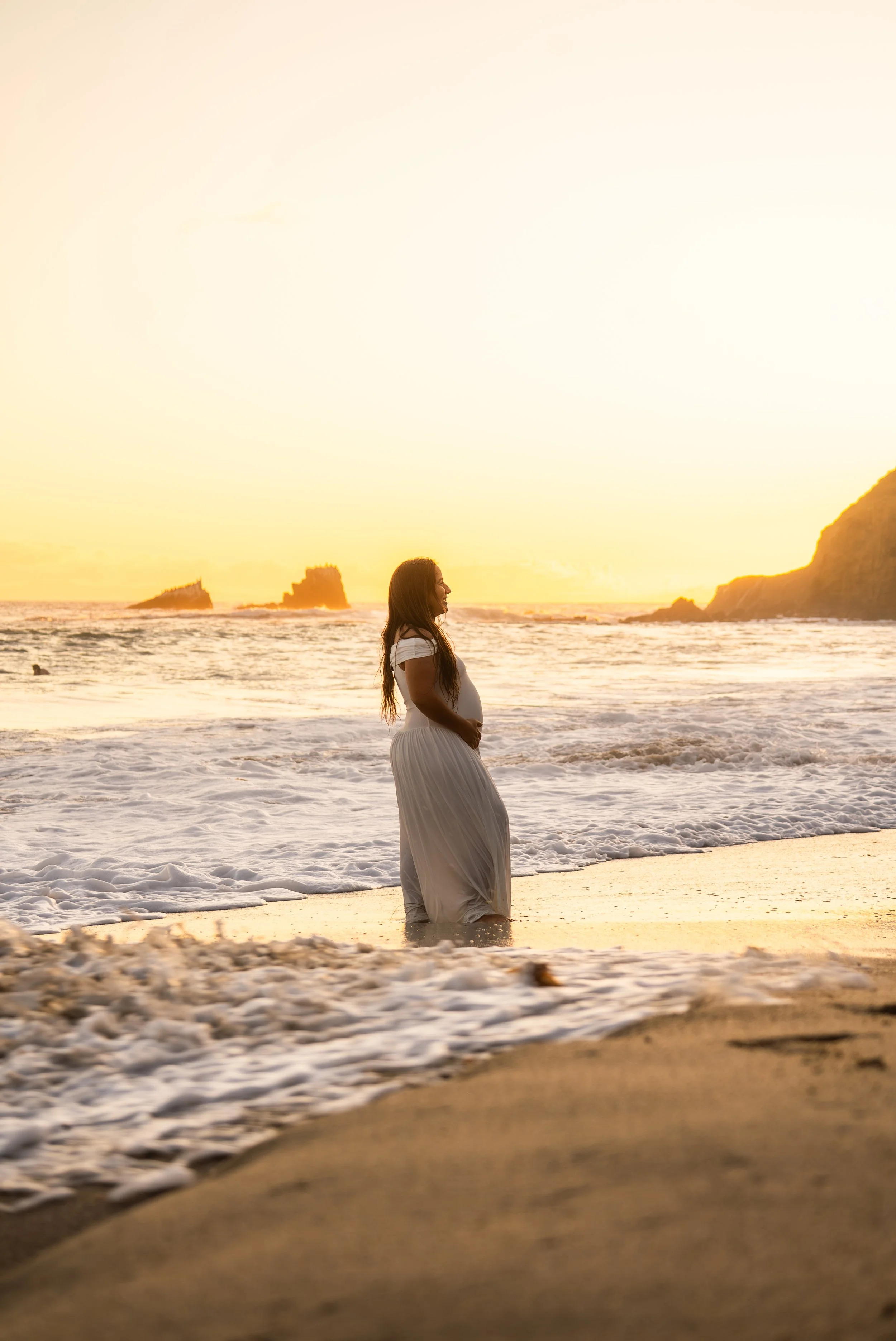 crescent-bay-beach-laguna-beach-ca-maternity-session-sunset-waterline.jpg