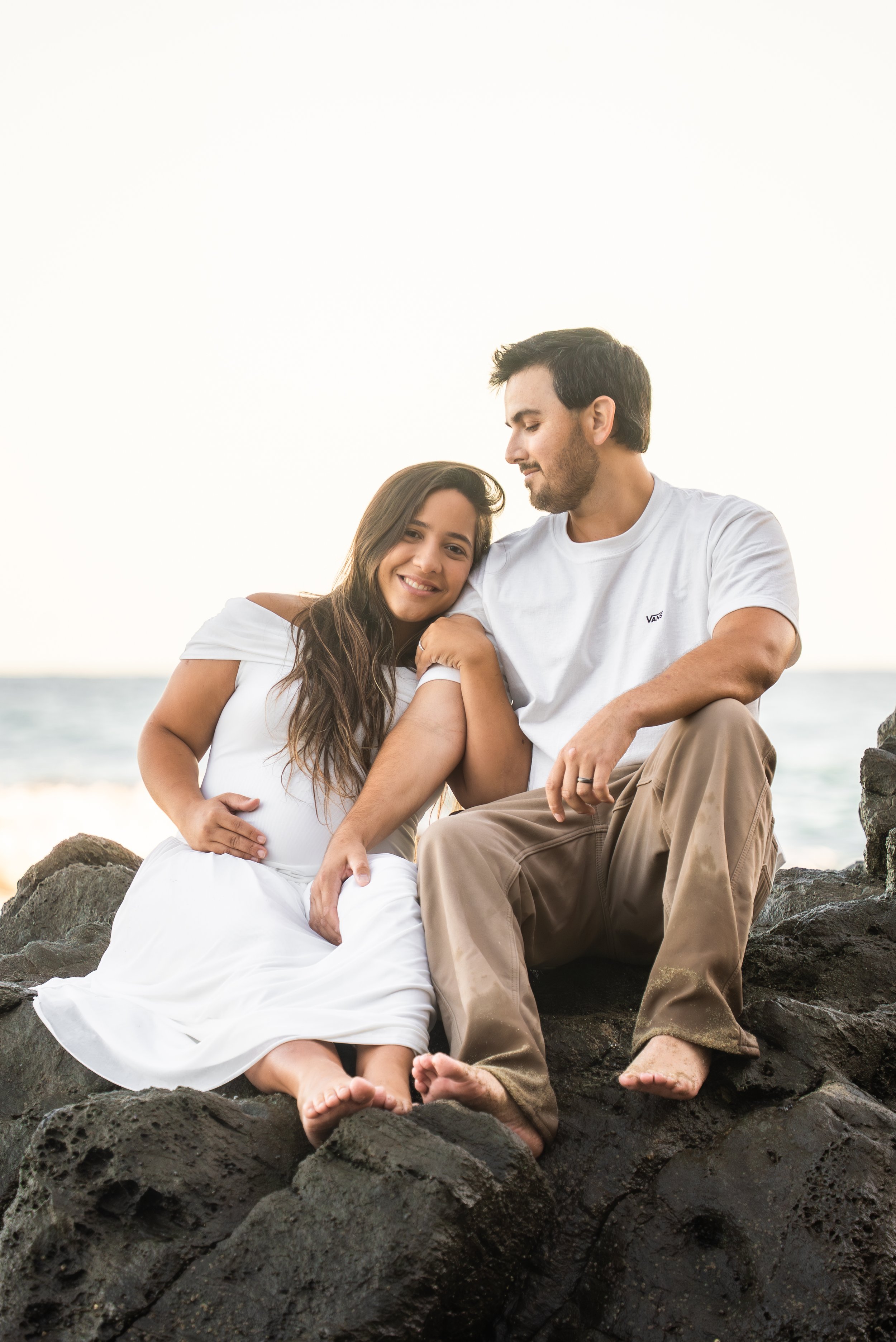 crescent-bay-beach-laguna-beach-ca-maternity-session-rocks-sitting-portrait.jpg