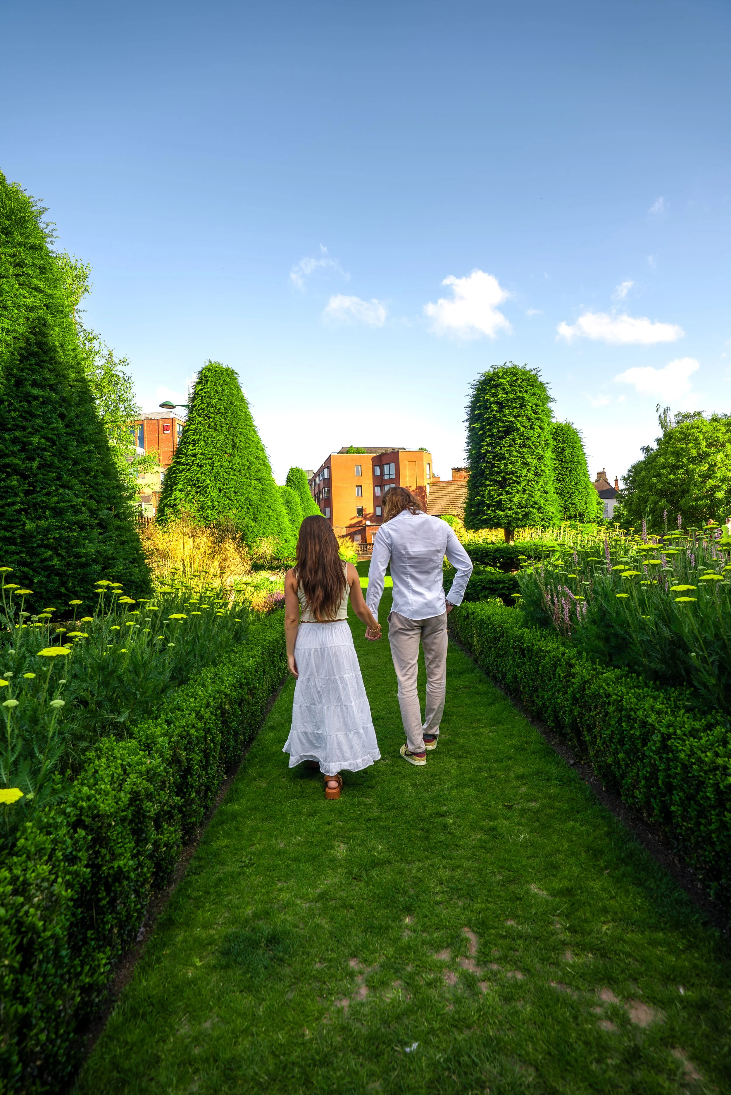 dublin-ireland-couples-photographer-walking-through-garden.jpg
