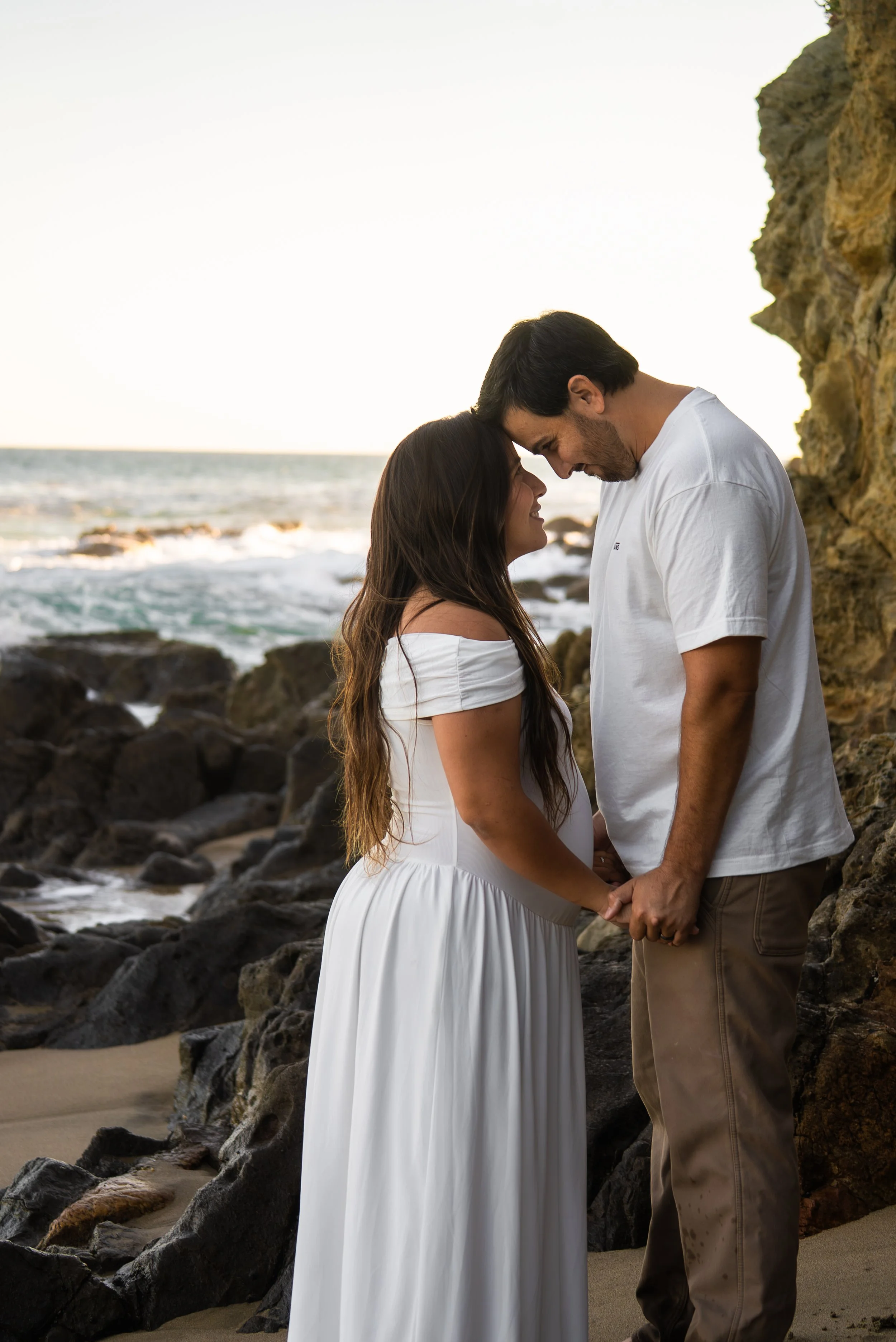 crescent-bay-beach-laguna-beach-ca-maternity-session-head-touch.jpg