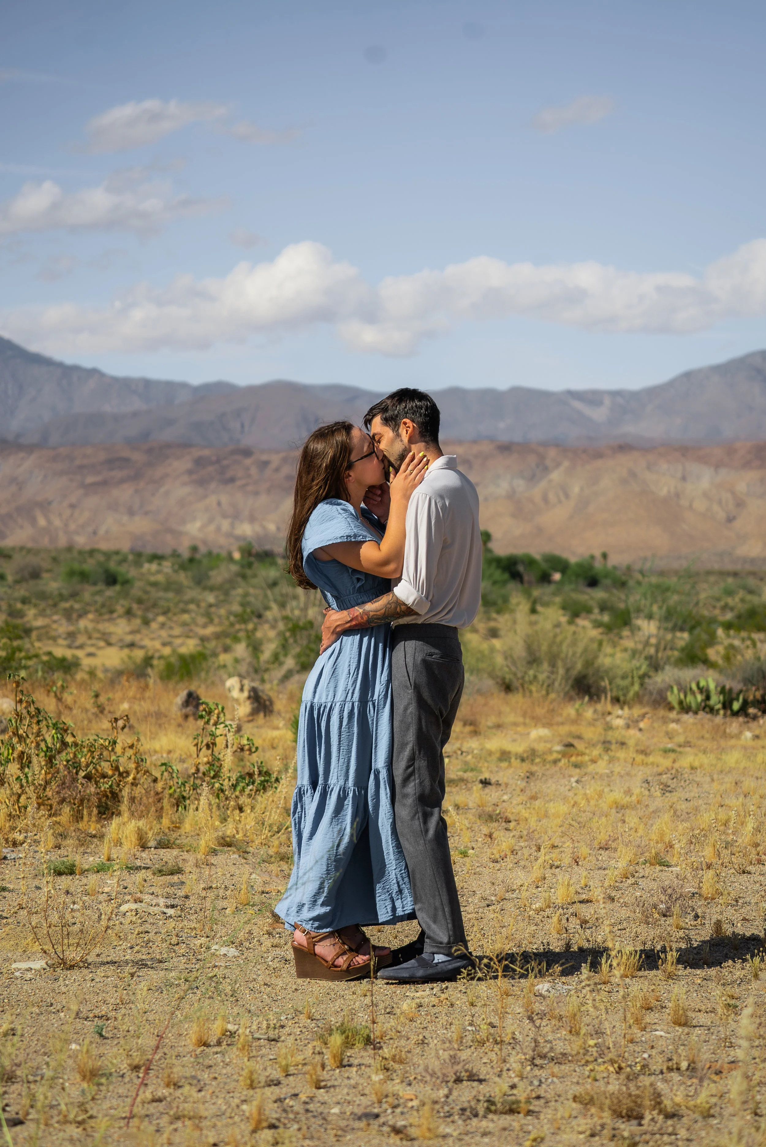 anza-borrego-couples-photographer-desert-kiss.jpg