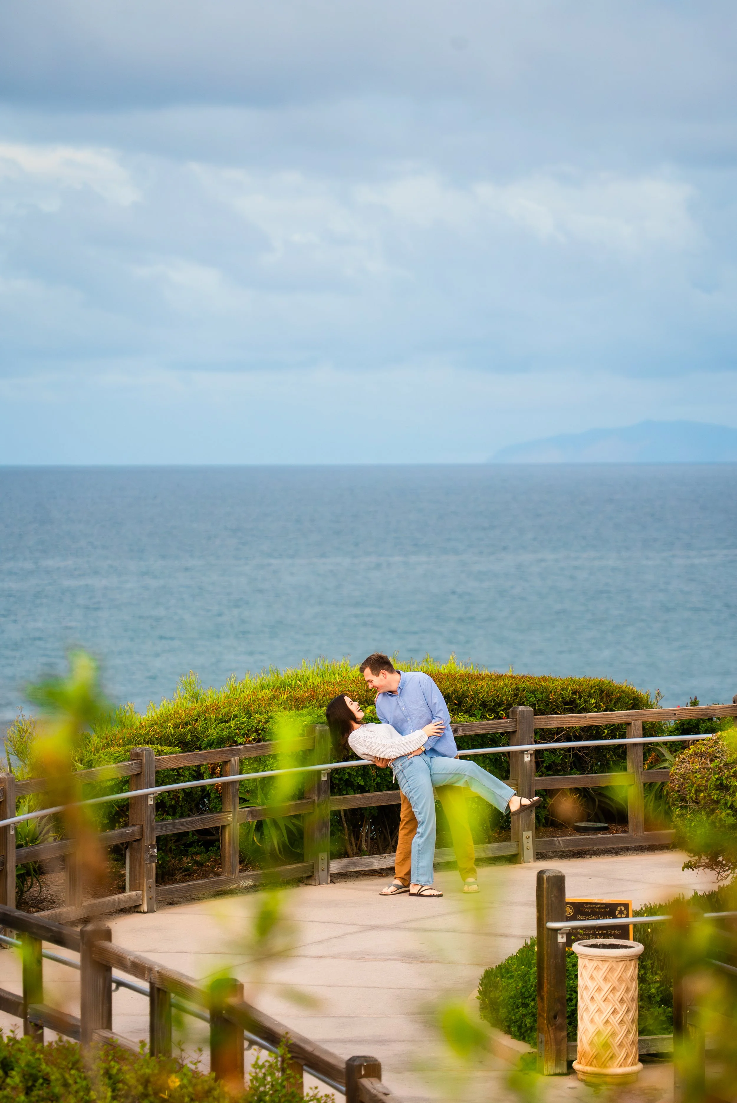 laguna-beach-couples-photographer-scenic-overlook.jpg