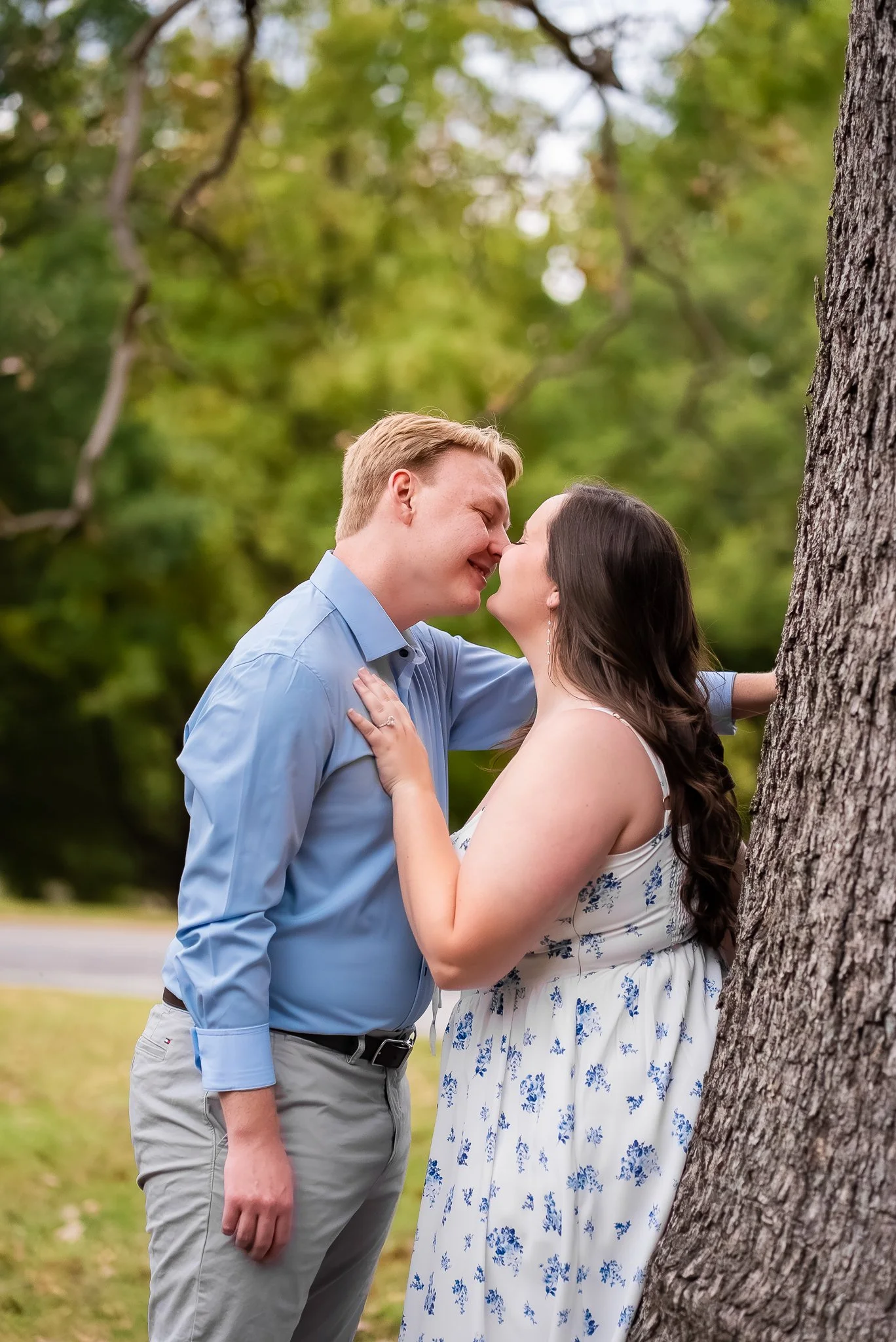 raleigh-nc-engagement-session-tree-backdrop-kzk-visuals.jpg