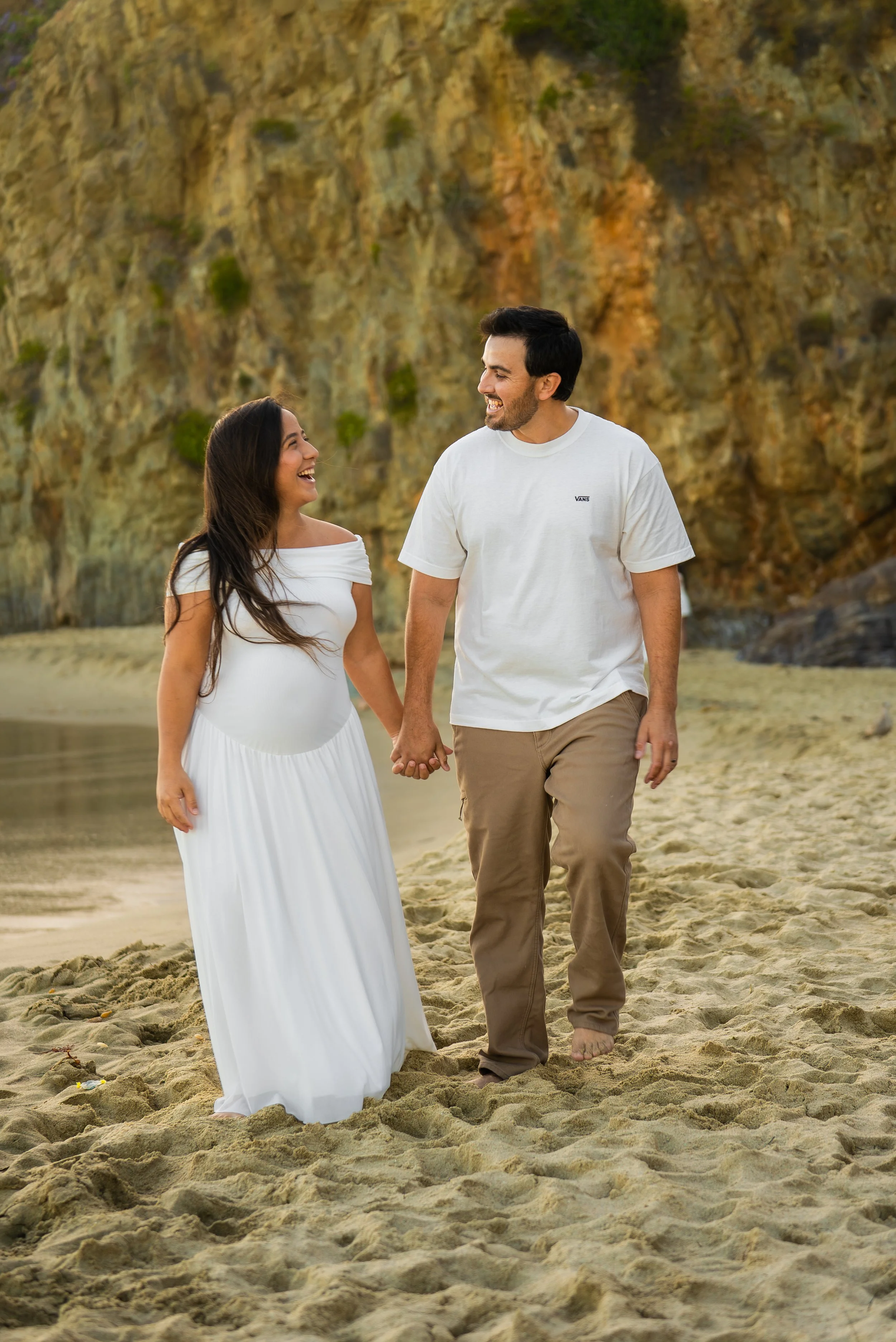crescent-bay-beach-laguna-beach-ca-maternity-session-smiling-portrait.jpg