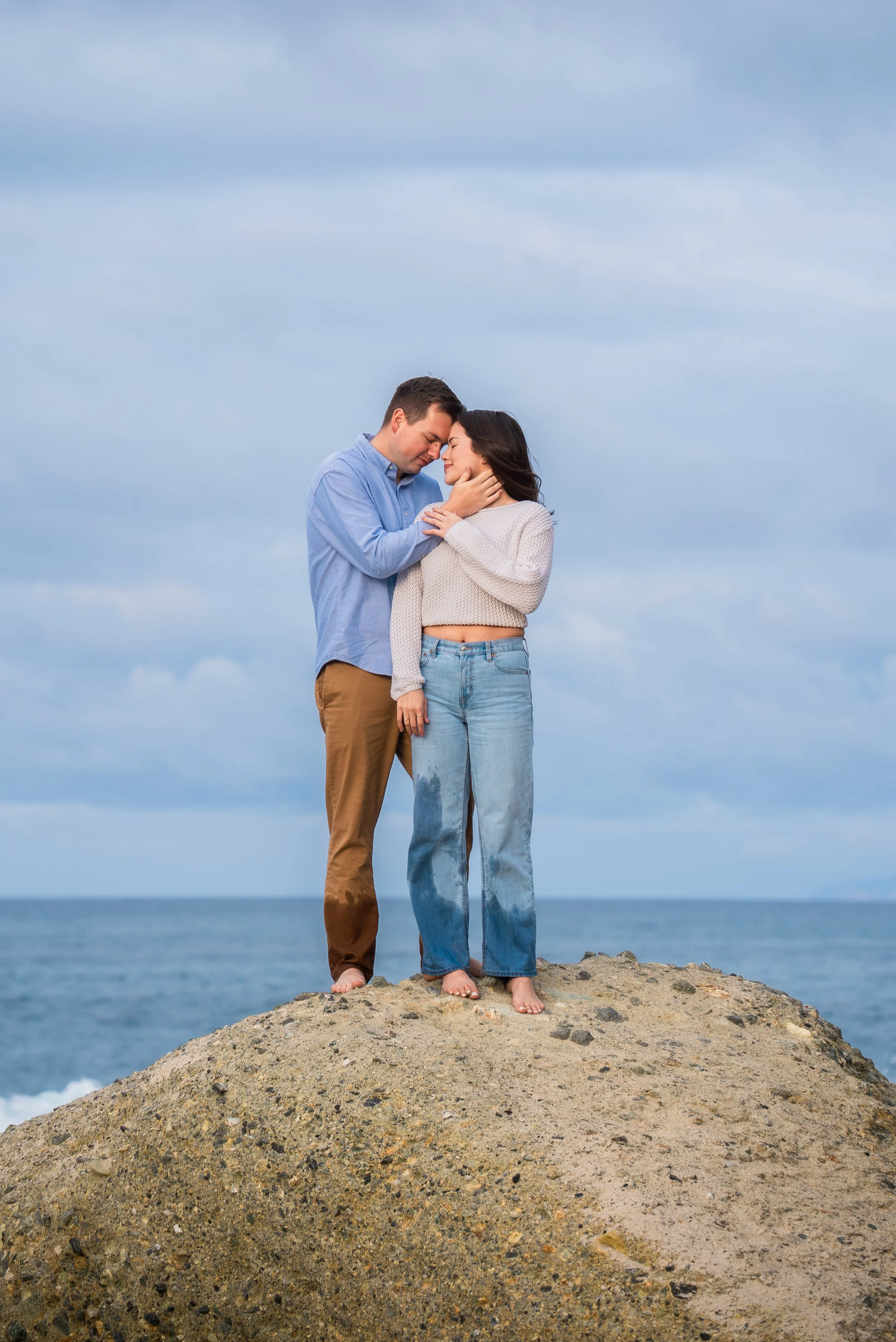 laguna-beach-couples-photographer-kiss-on-boulder.jpg