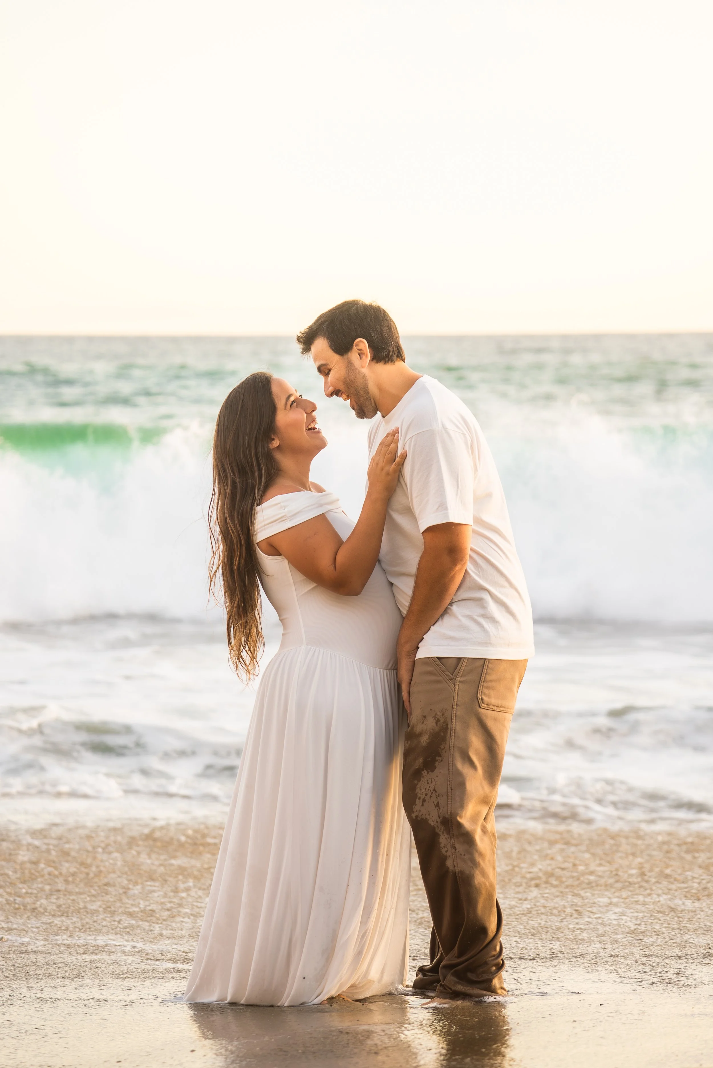 crescent-bay-beach-laguna-beach-ca-maternity-session-wave-kiss.jpg