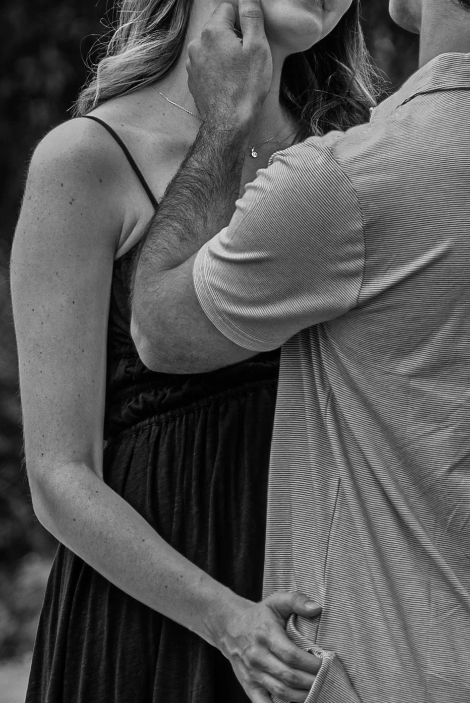 jc-raulston-arboretum-raleigh-nc-maternity-session-black-and-white-close-up.jpg