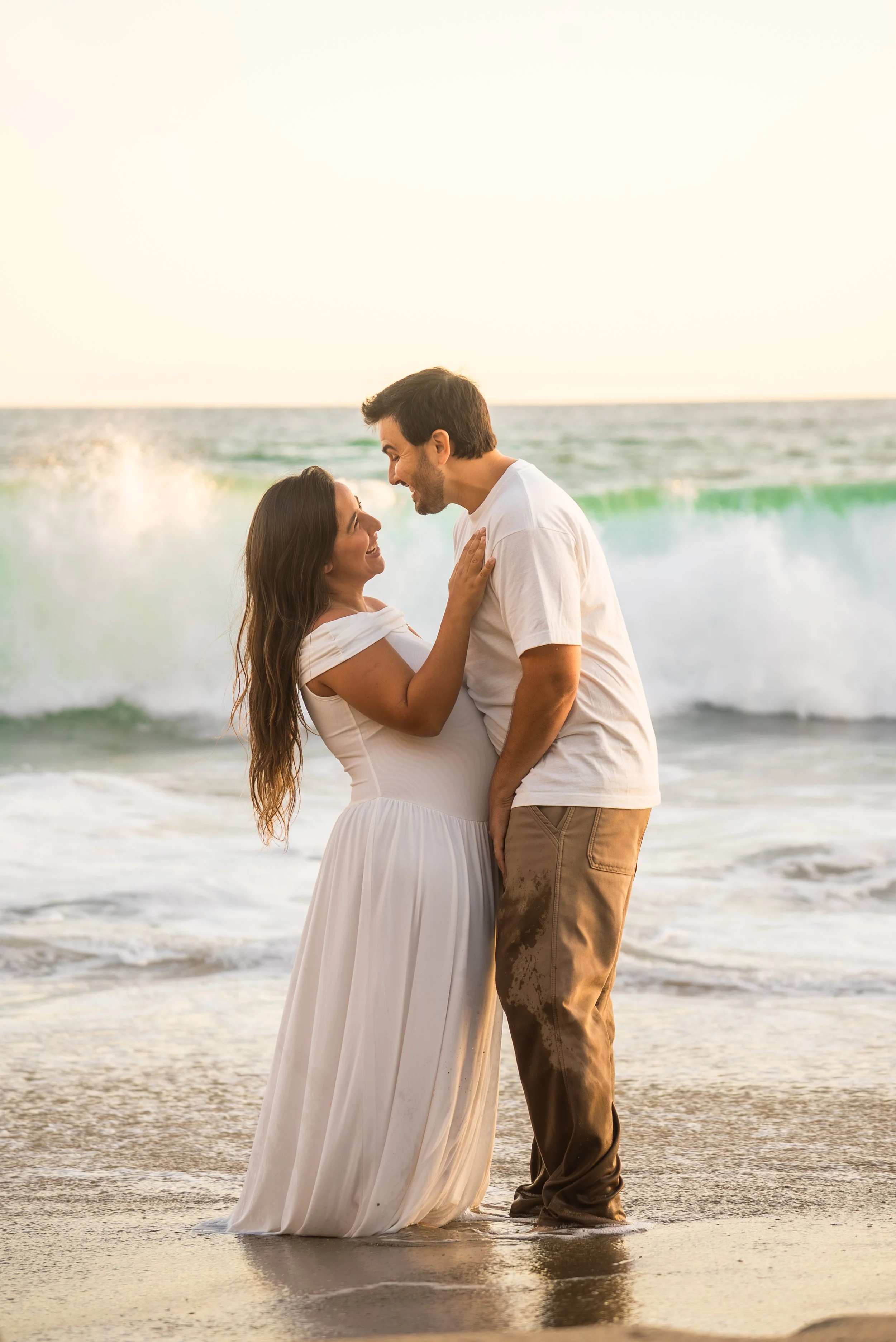 crescent-bay-beach-laguna-beach-ca-maternity-session-wave-embrace.jpg