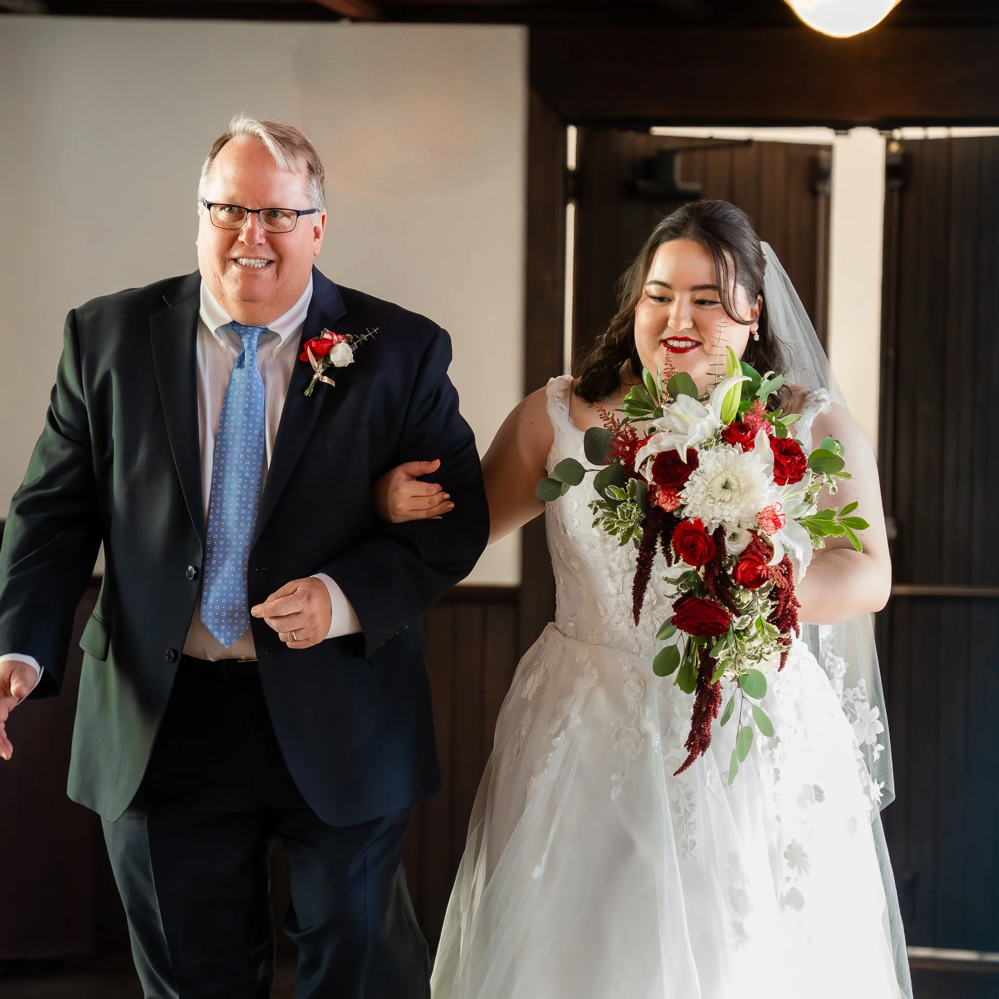 ll-saints-chapel-raleigh-nc-wedding-bride-father-aisle.jpg
