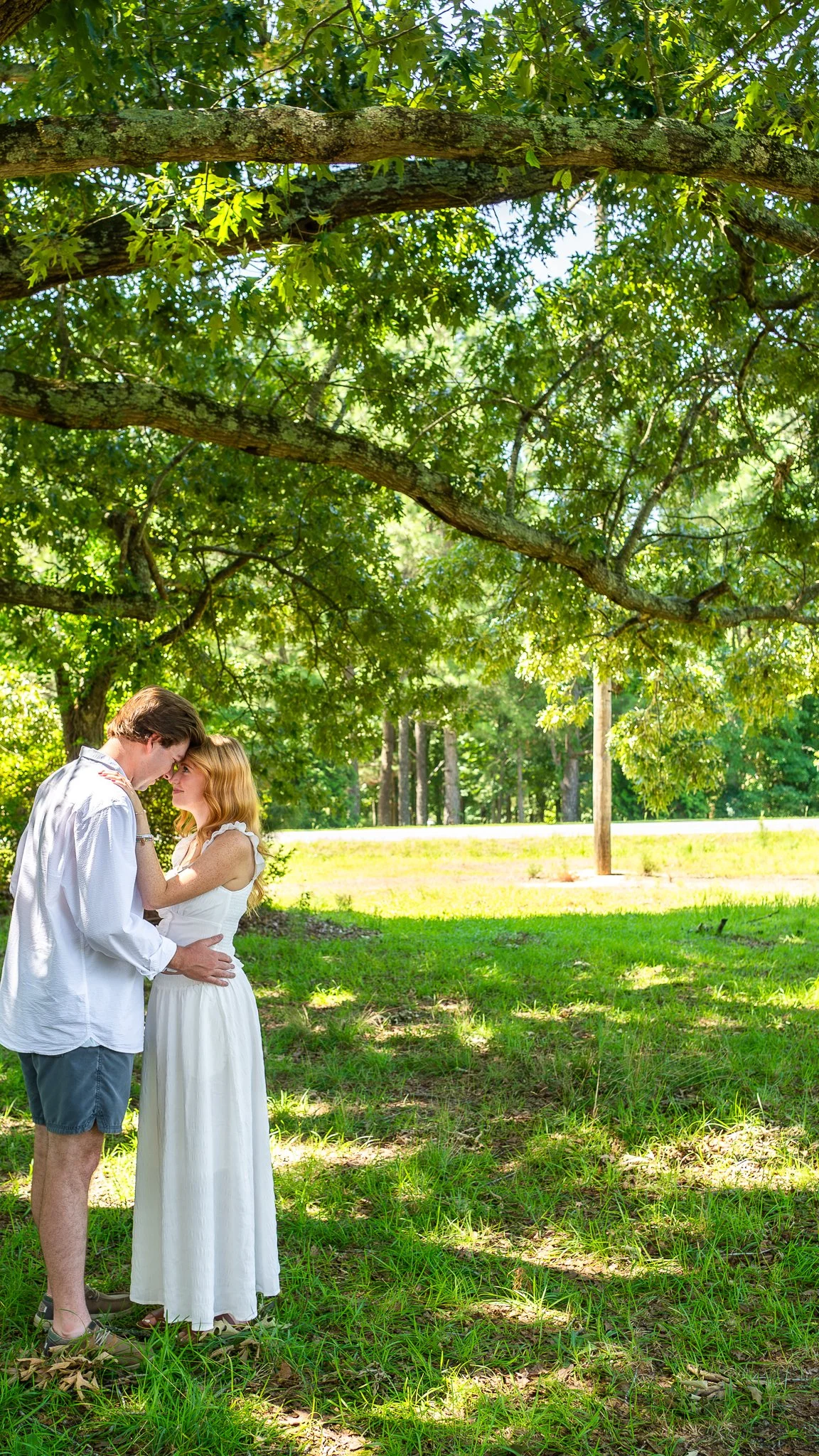 clayton-nc-couples-photographer-tree-embrace.jpg
