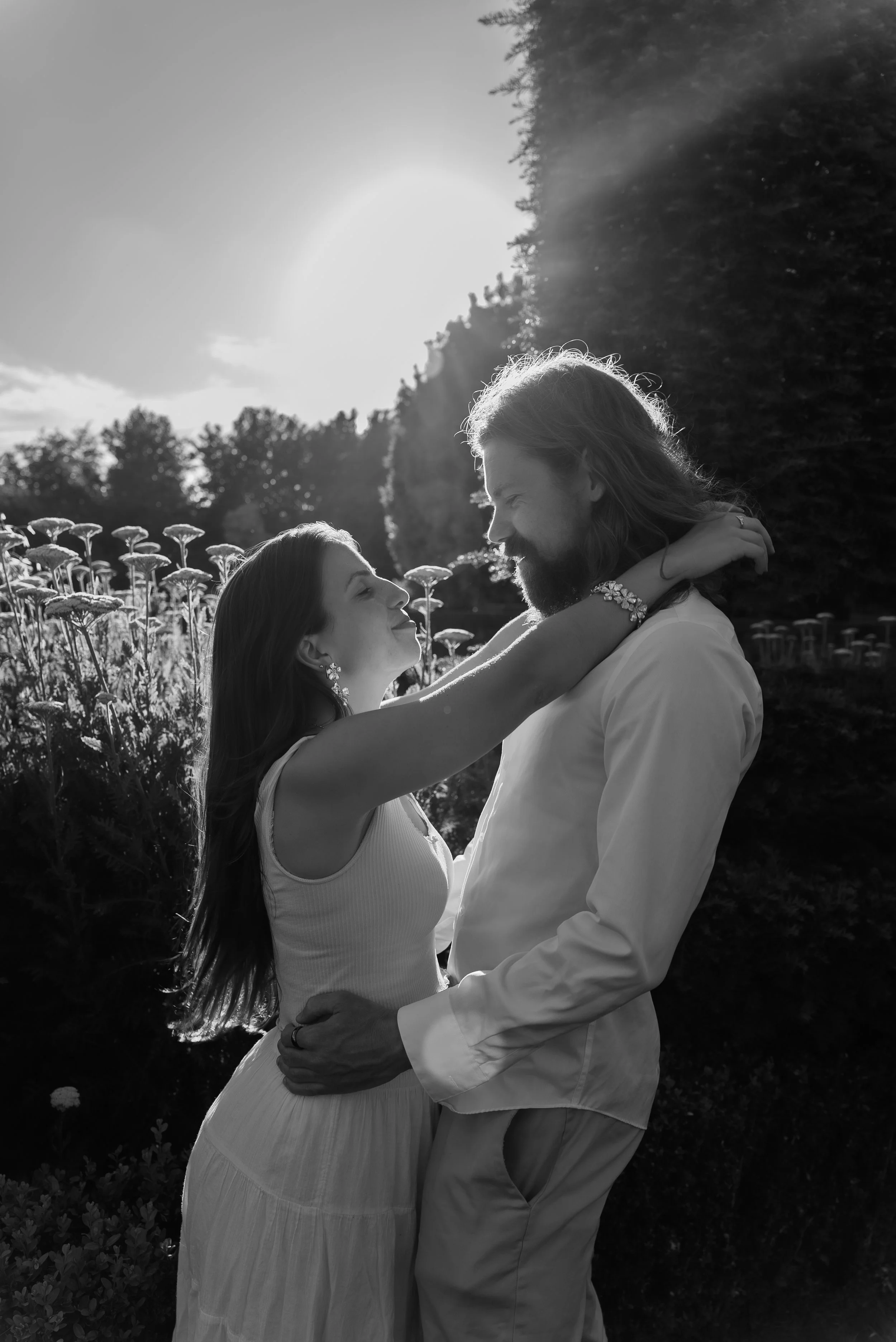 dublin-ireland-couples-photographer-black-and-white-golden-hour.jpg