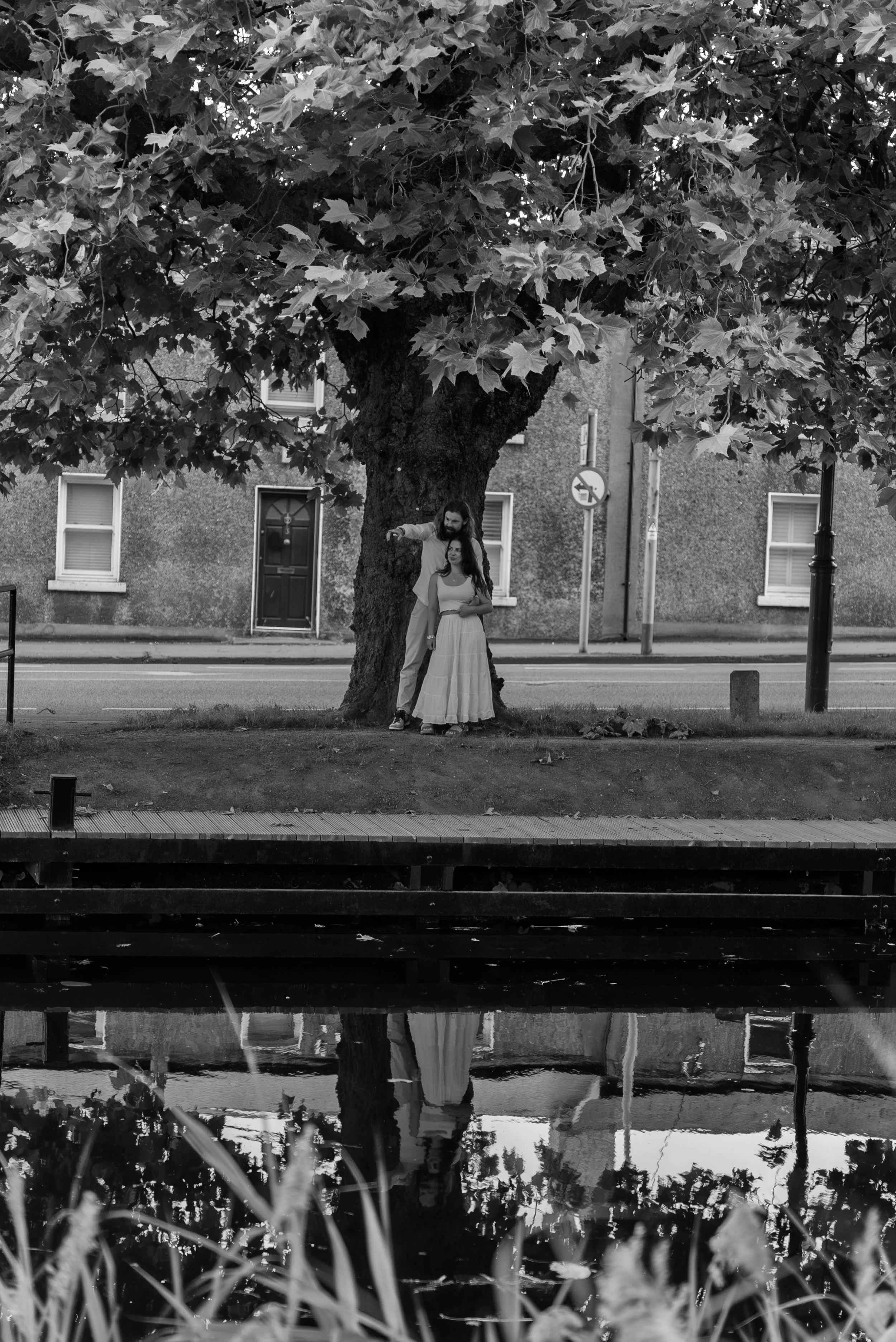 dublin-ireland-couples-photographer-river-reflection.jpg