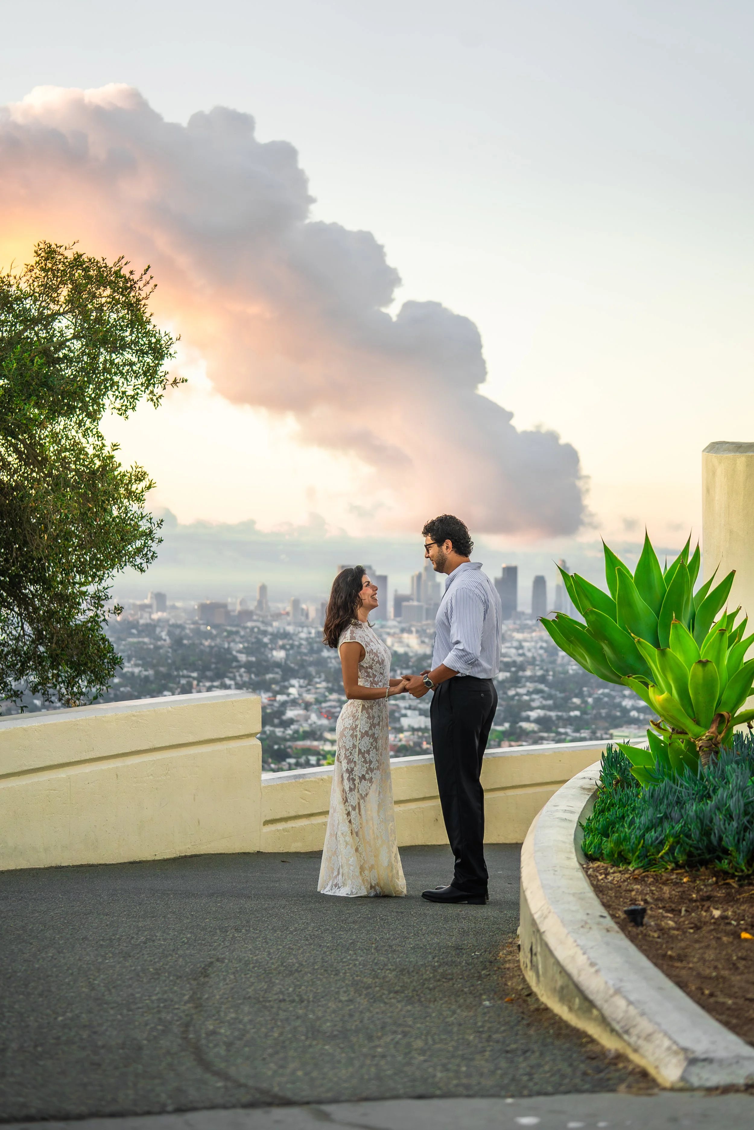 griffith-observatory-los-angeles-couples-session-city-overlook-portrait.jpg