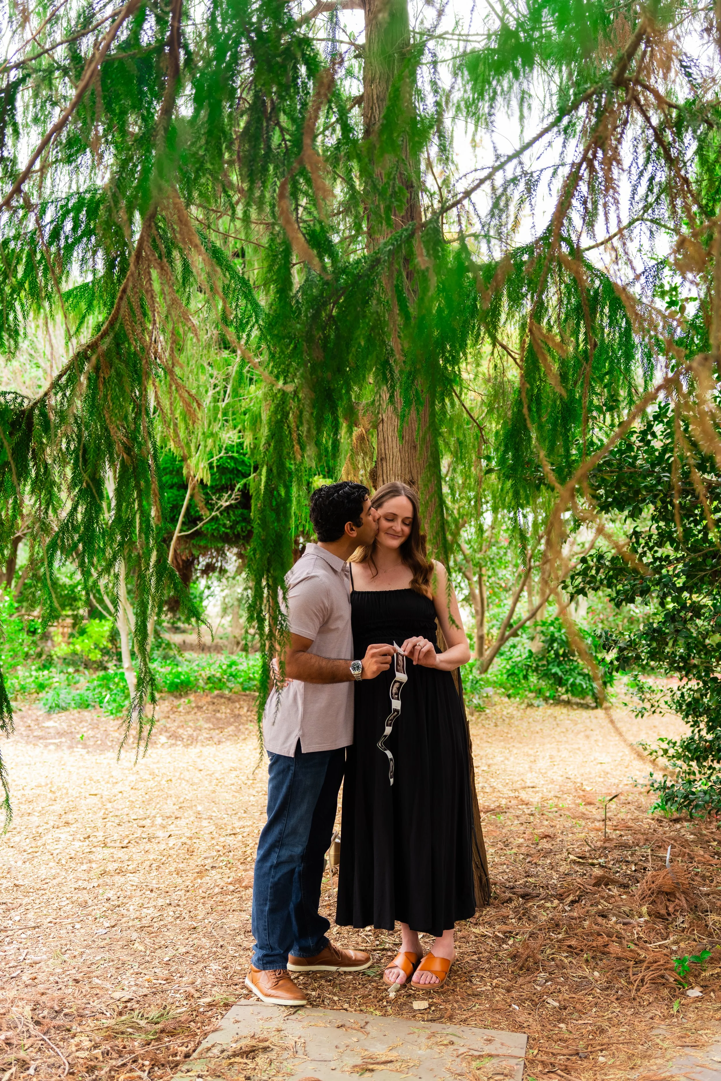 jc-raulston-arboretum-raleigh-nc-maternity-session-walking-path.jpg