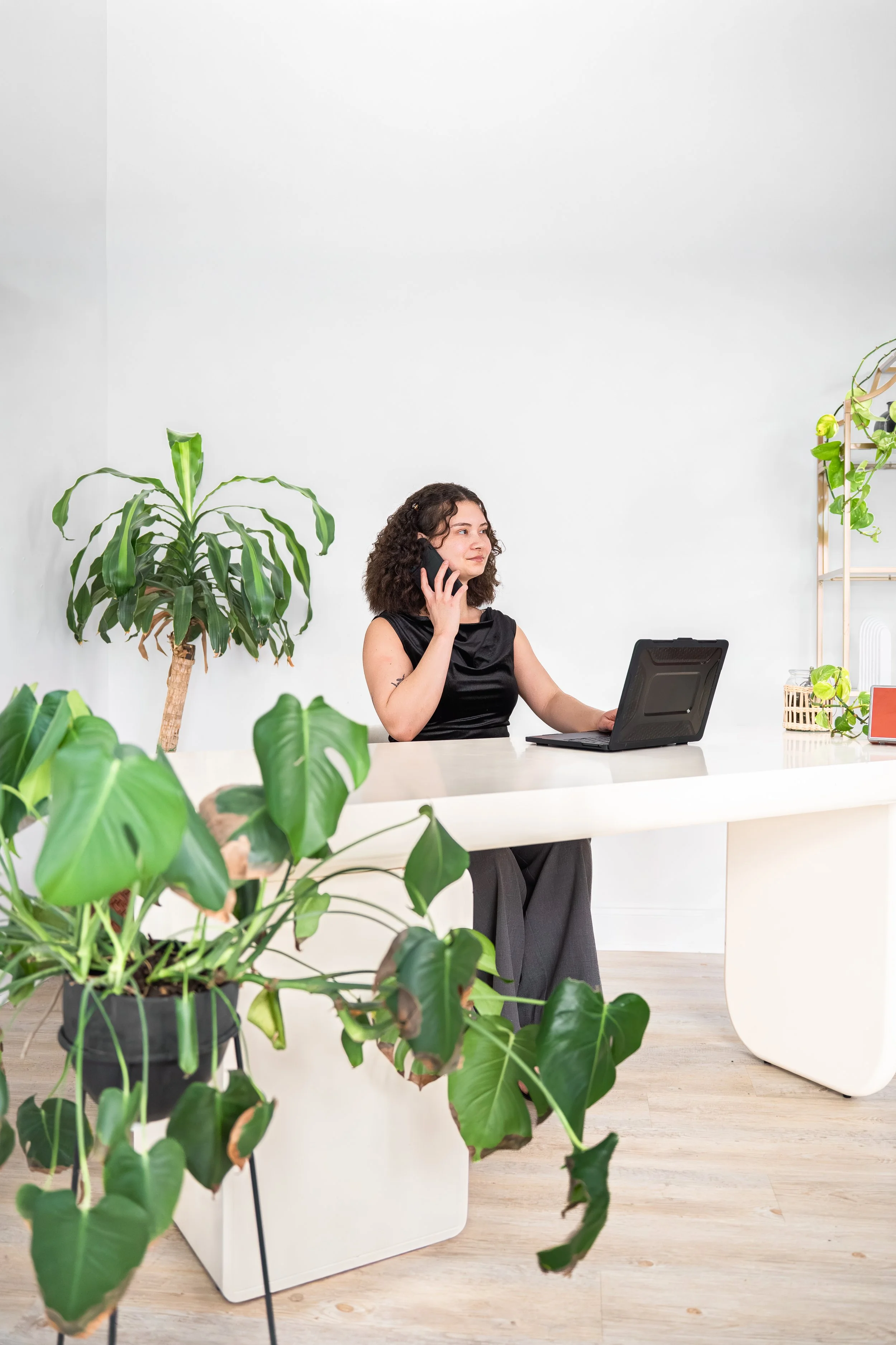 How to Hire the Right Virtual Assistant for Your Creative Business (Step-by-Step Guide for 2026)