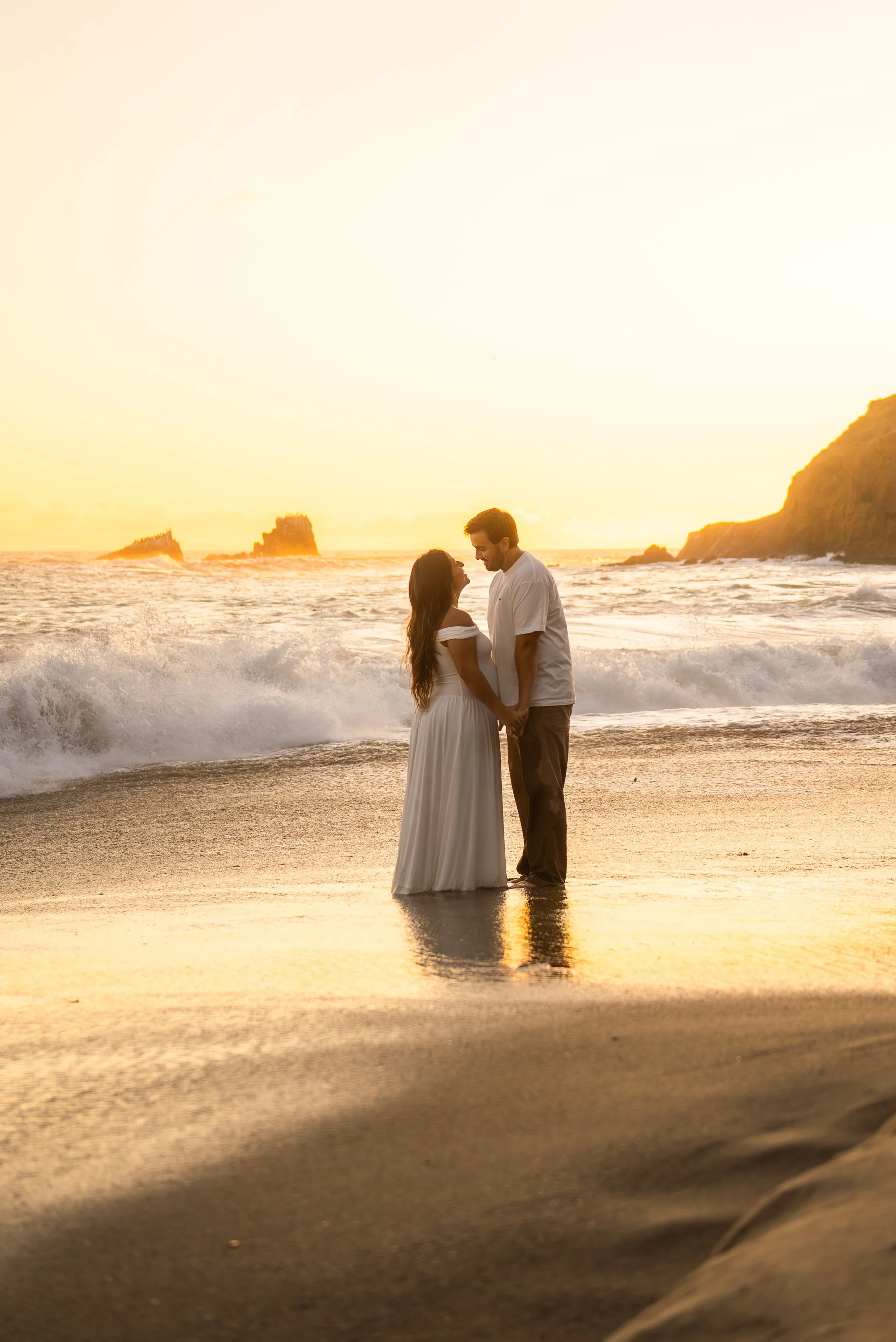 Andressa &amp; Michael’s Sunset Maternity Session at Laguna Beach