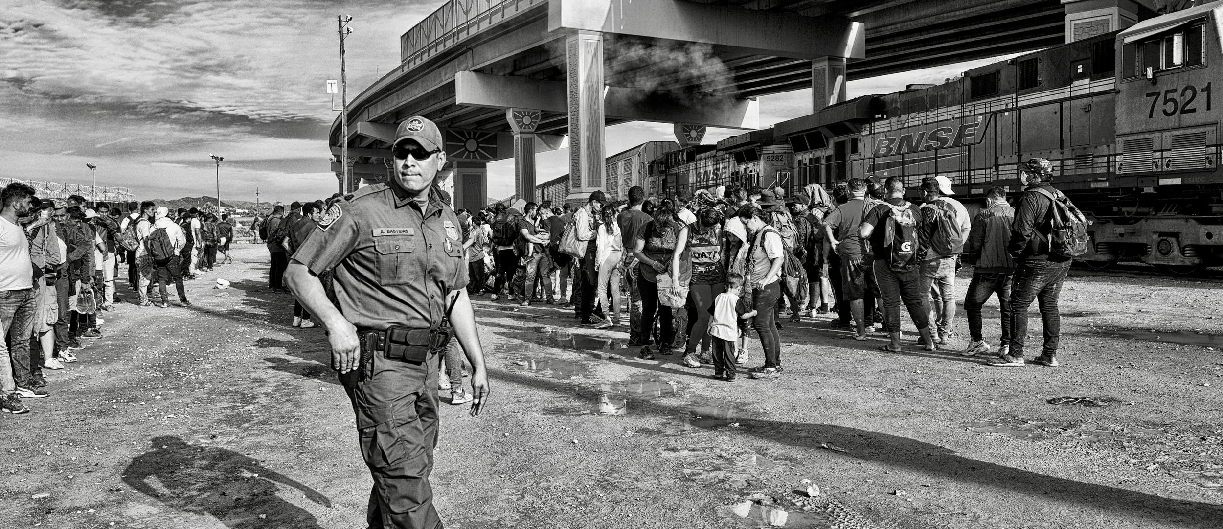 Borde Patrol Agent at Breach in the Wall_El Paso, TX 2022.jpeg