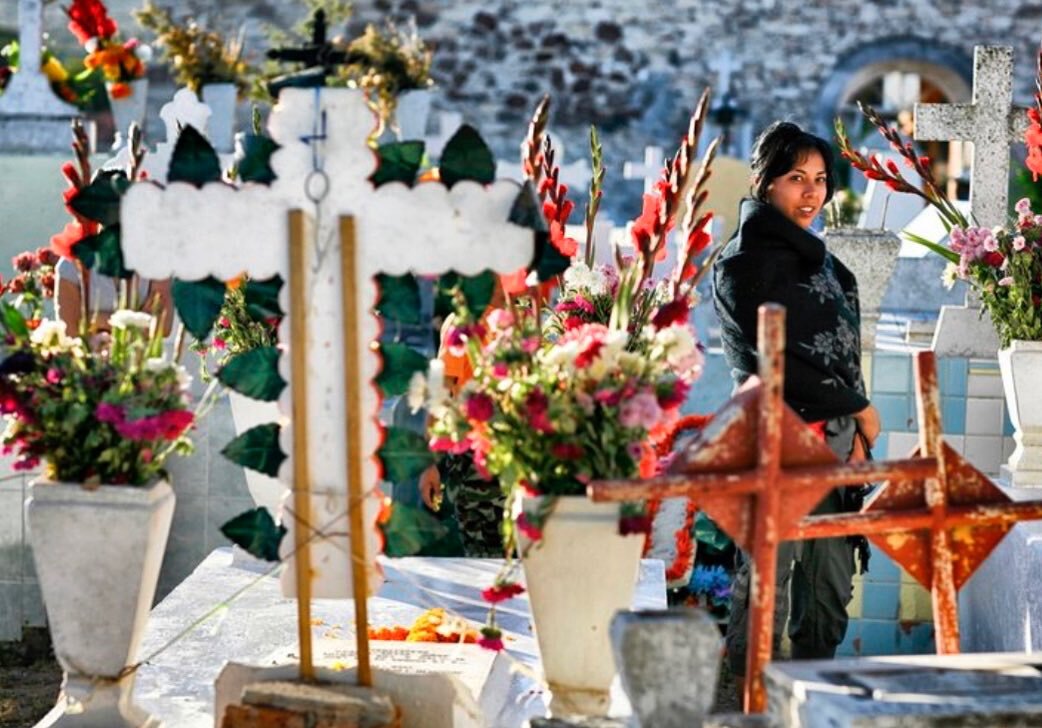 Dia de los Muertos.

#diadelosmuertosmexico #lauriesmithphoto #dayofthedeadmexico #cemetaries