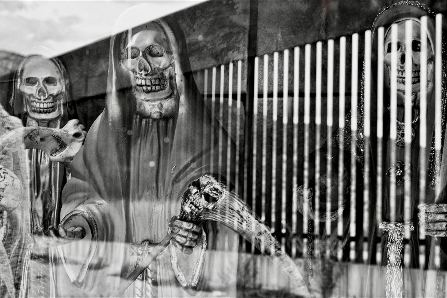 Santa Muerte at the border Wall. Santa Muerte is believed to be the patron saint of the cartel. #santamuerte #diademuertos☠️ #borderwall #usmexicoborderwall #lauriesmithphoto