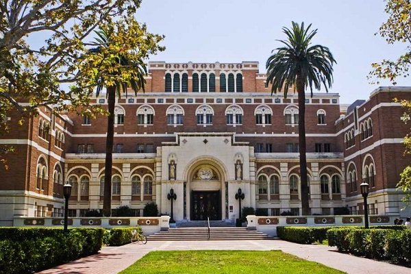 Top 5 Pre-Med Schools in LA & OC – And How to Stand Out at Each