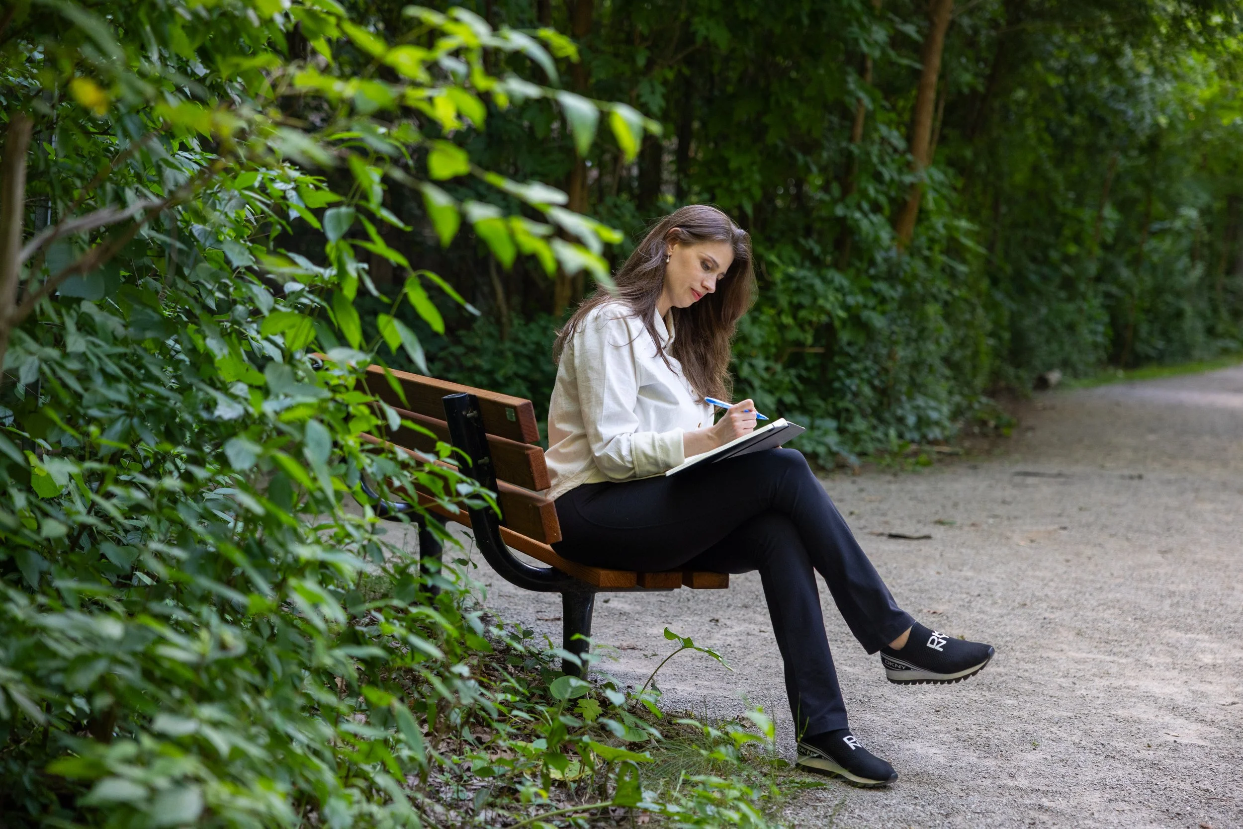 Book reflection, clarity, and a hopeful journey from stress toward solution-focused growth with DeepTalk Therapy