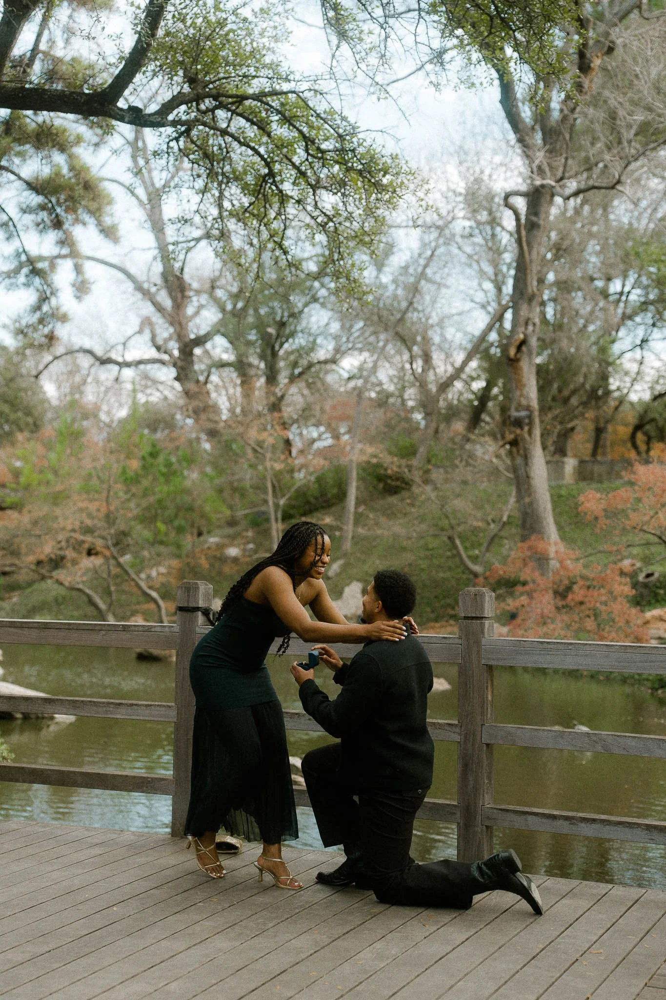 surprise-proposal-moment-japanese-gardens.jpg
