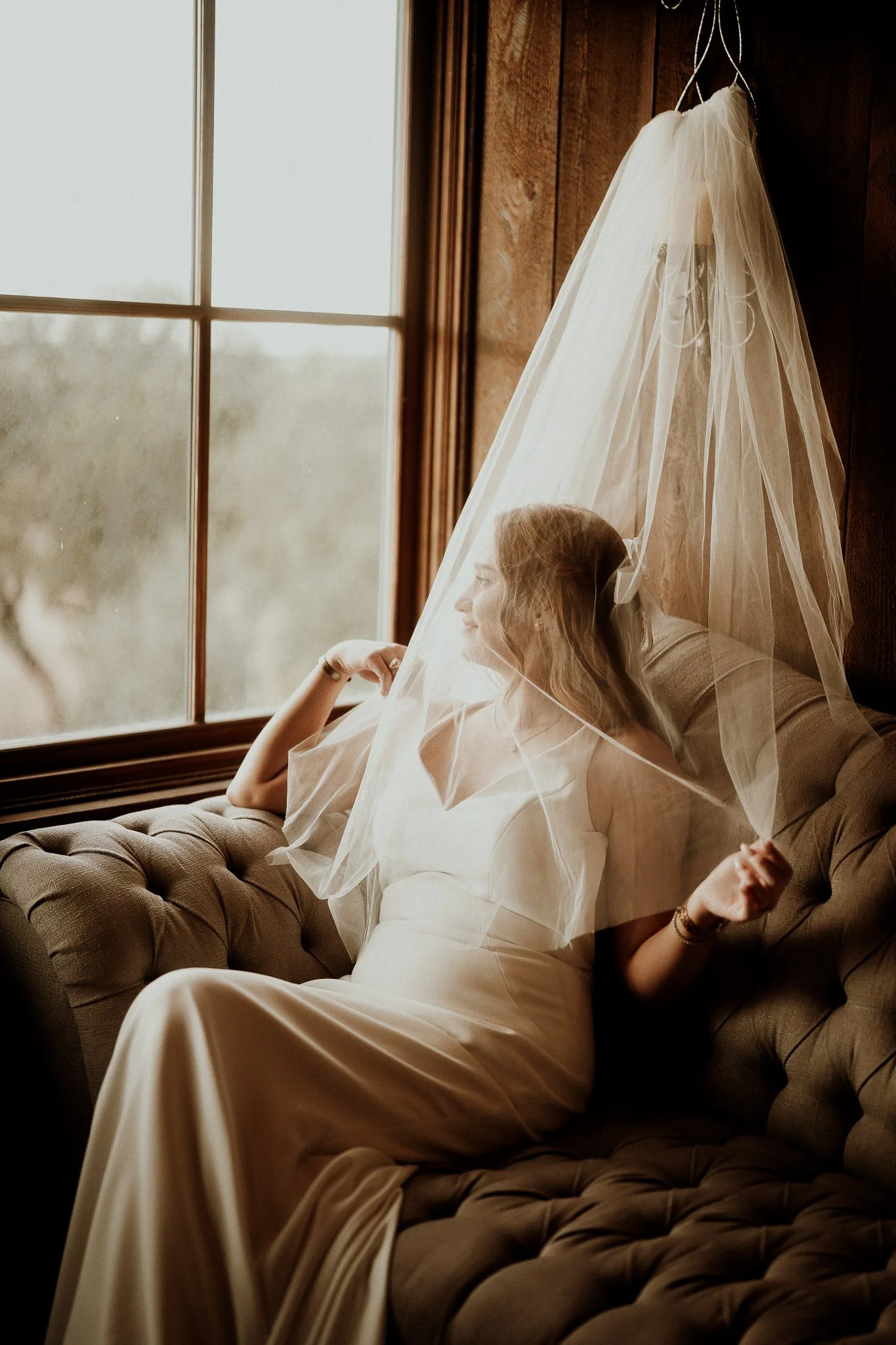 bride-portrait-hidden-river-ranch-bridal-suite.jpg