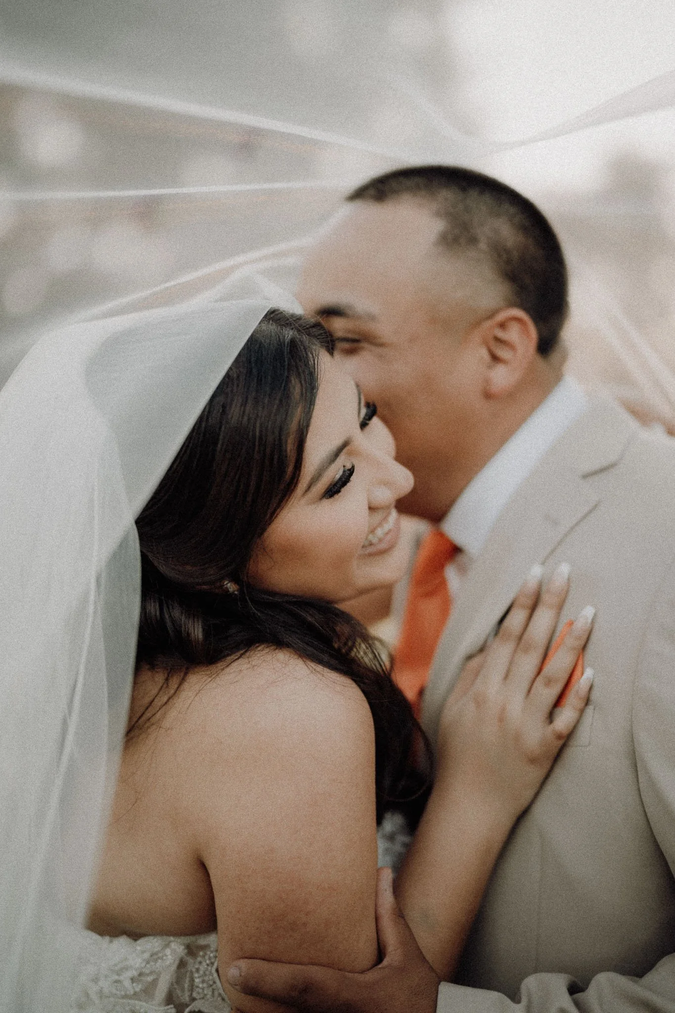 romantic-wedding-veil-portrait.jpg
