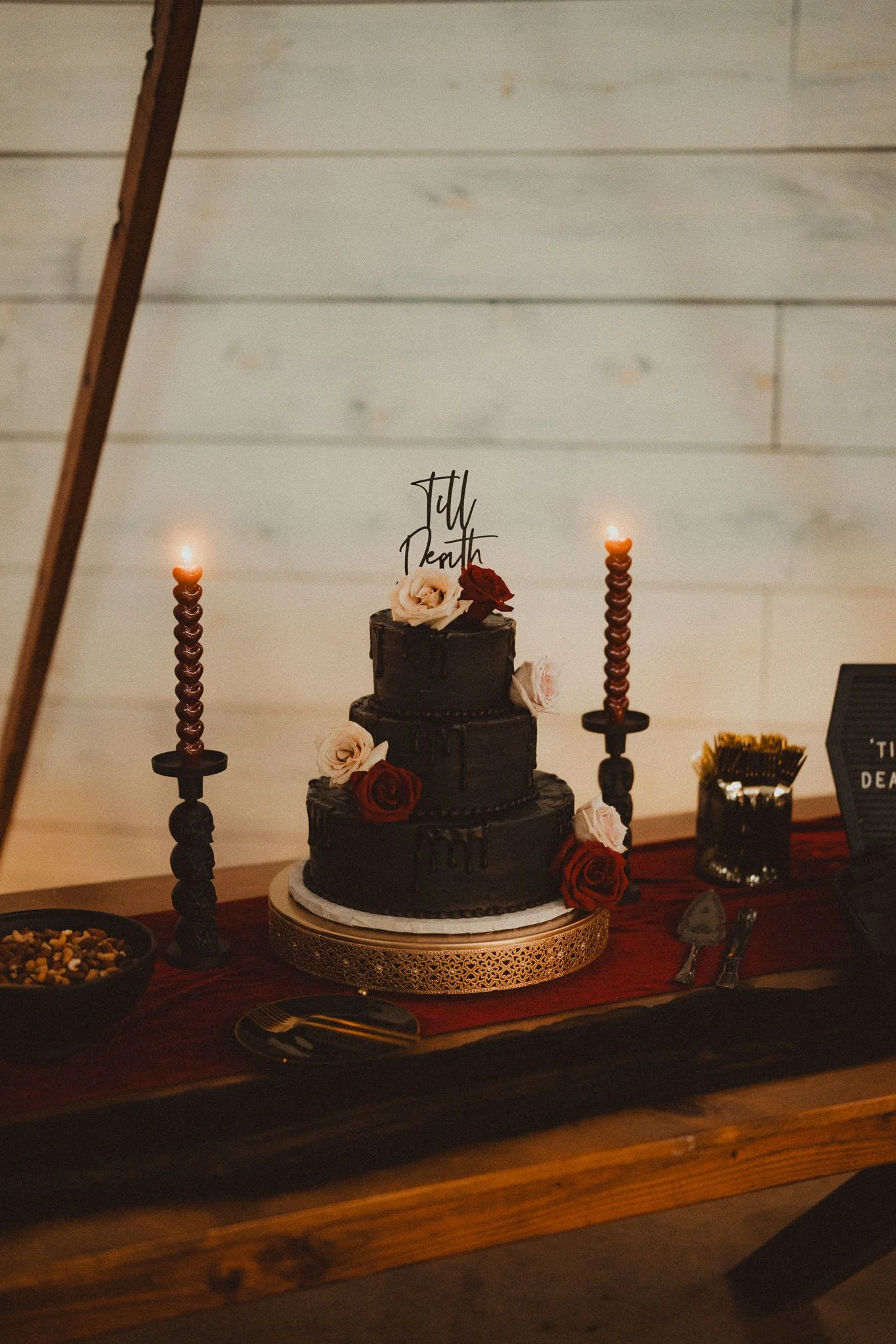 black-till-death-wedding-cake-detail.jpg