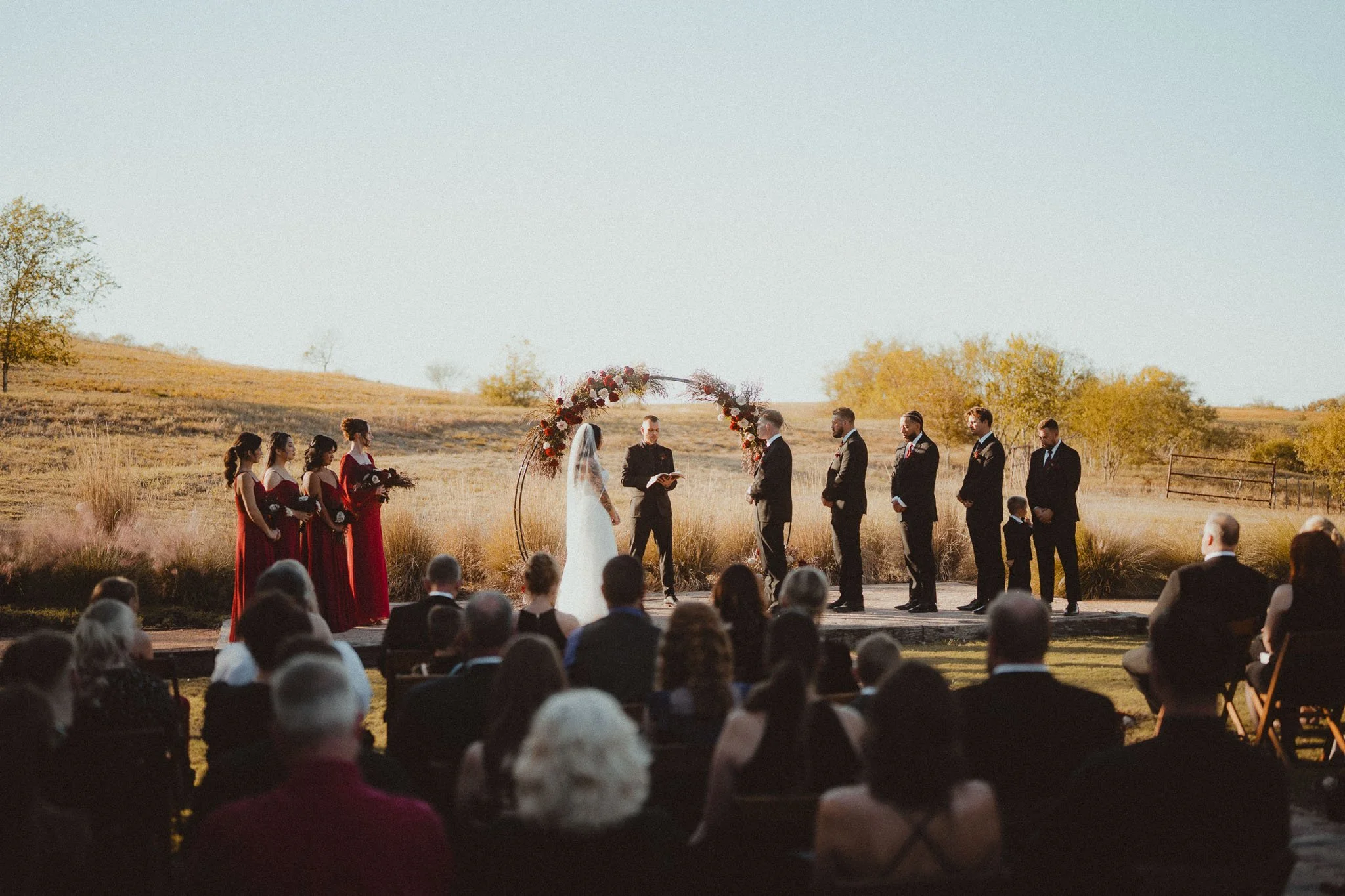circular-floral-arch-ceremony-lockhart-texas.jpg