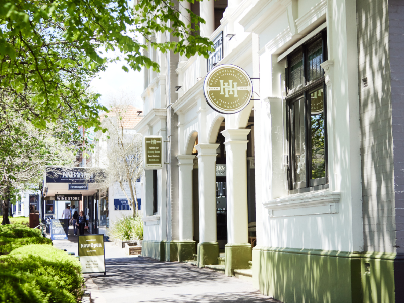 Healesville Hotel Front.png