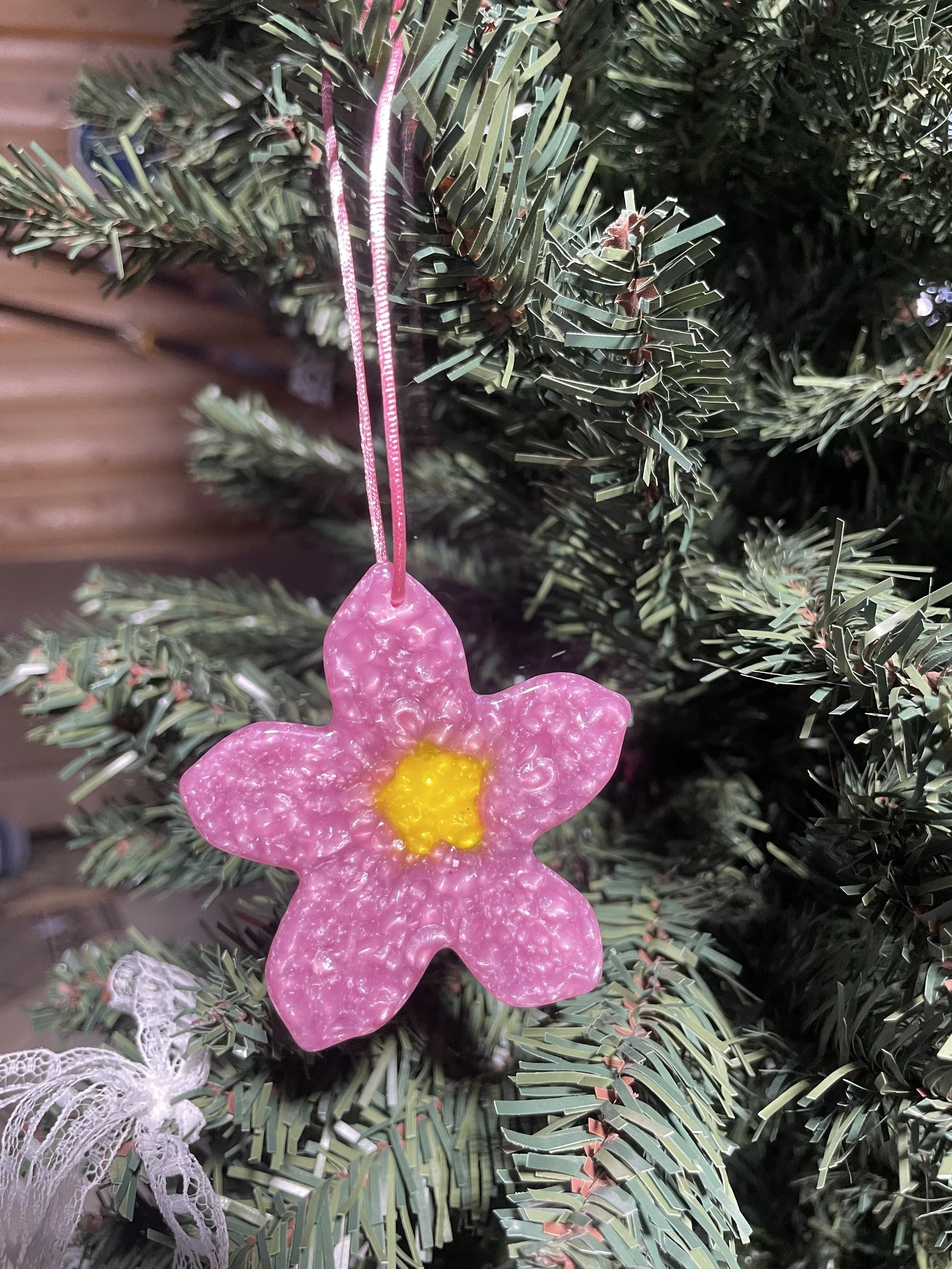 Mauve Pearl Mix Large Forget-Me-Not Ornament.jpg