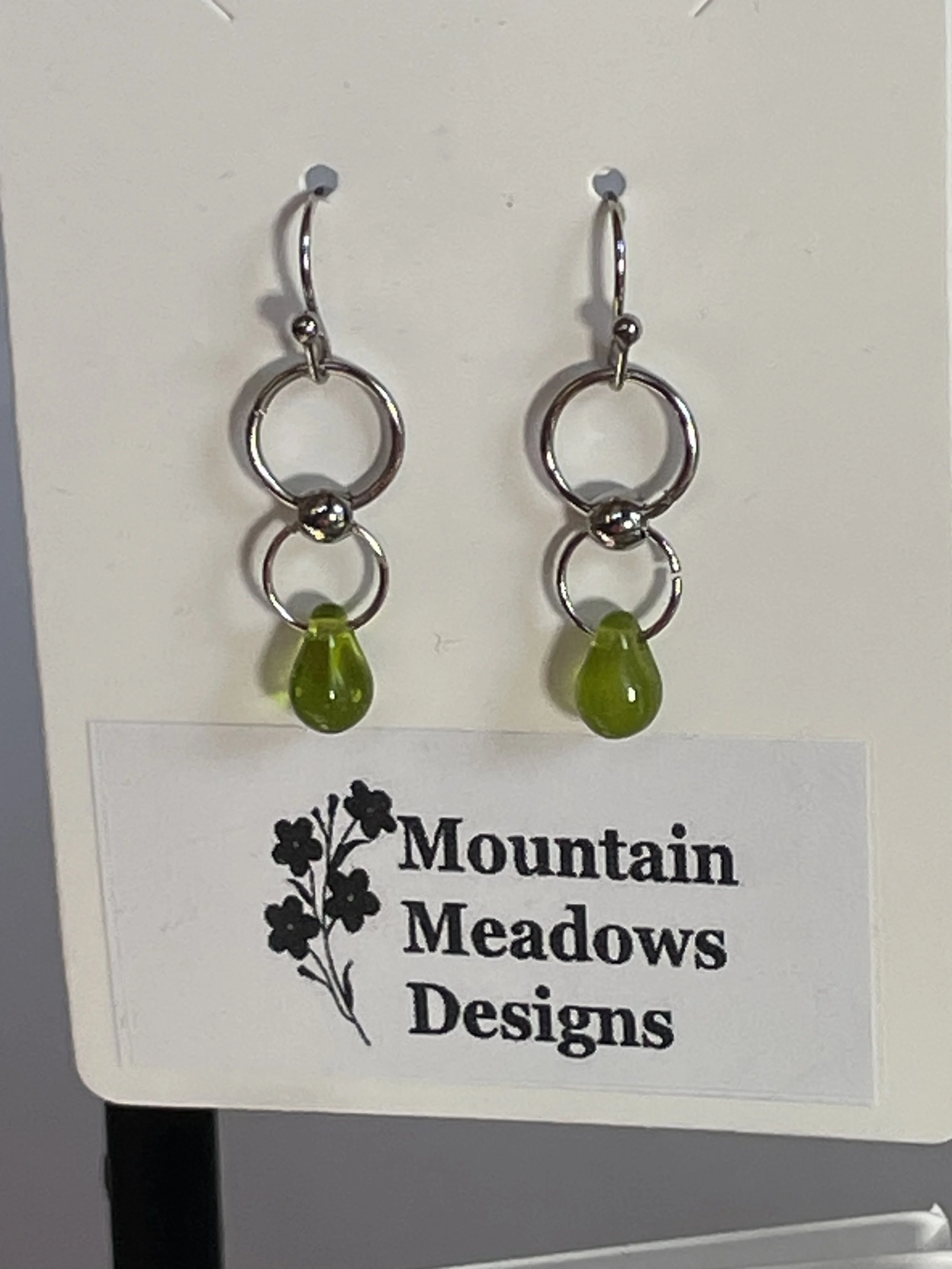 Raindrop Earrings Leaf Green (2 rings).jpg