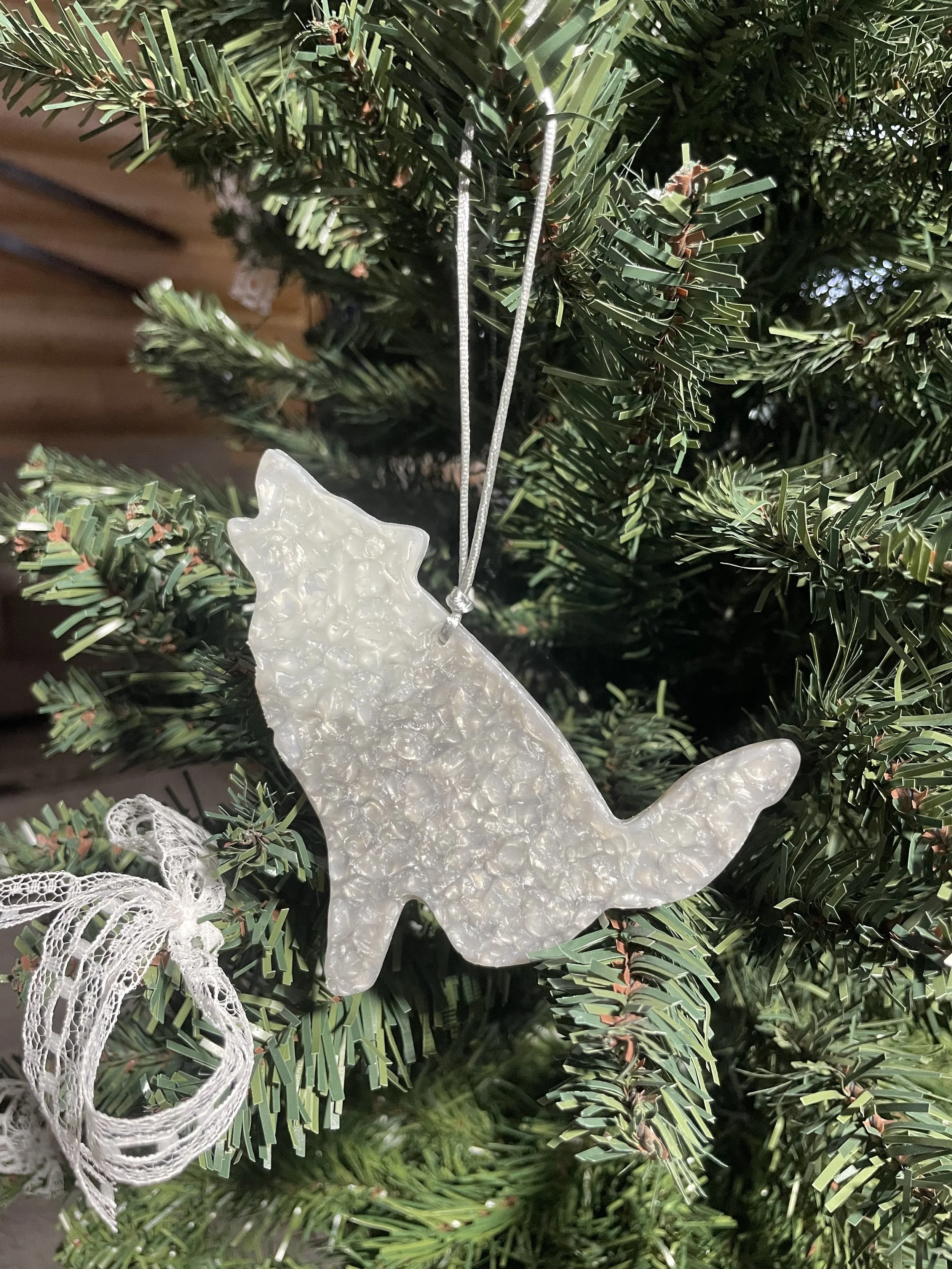 Silver Pearl Wolf Ornament.jpg