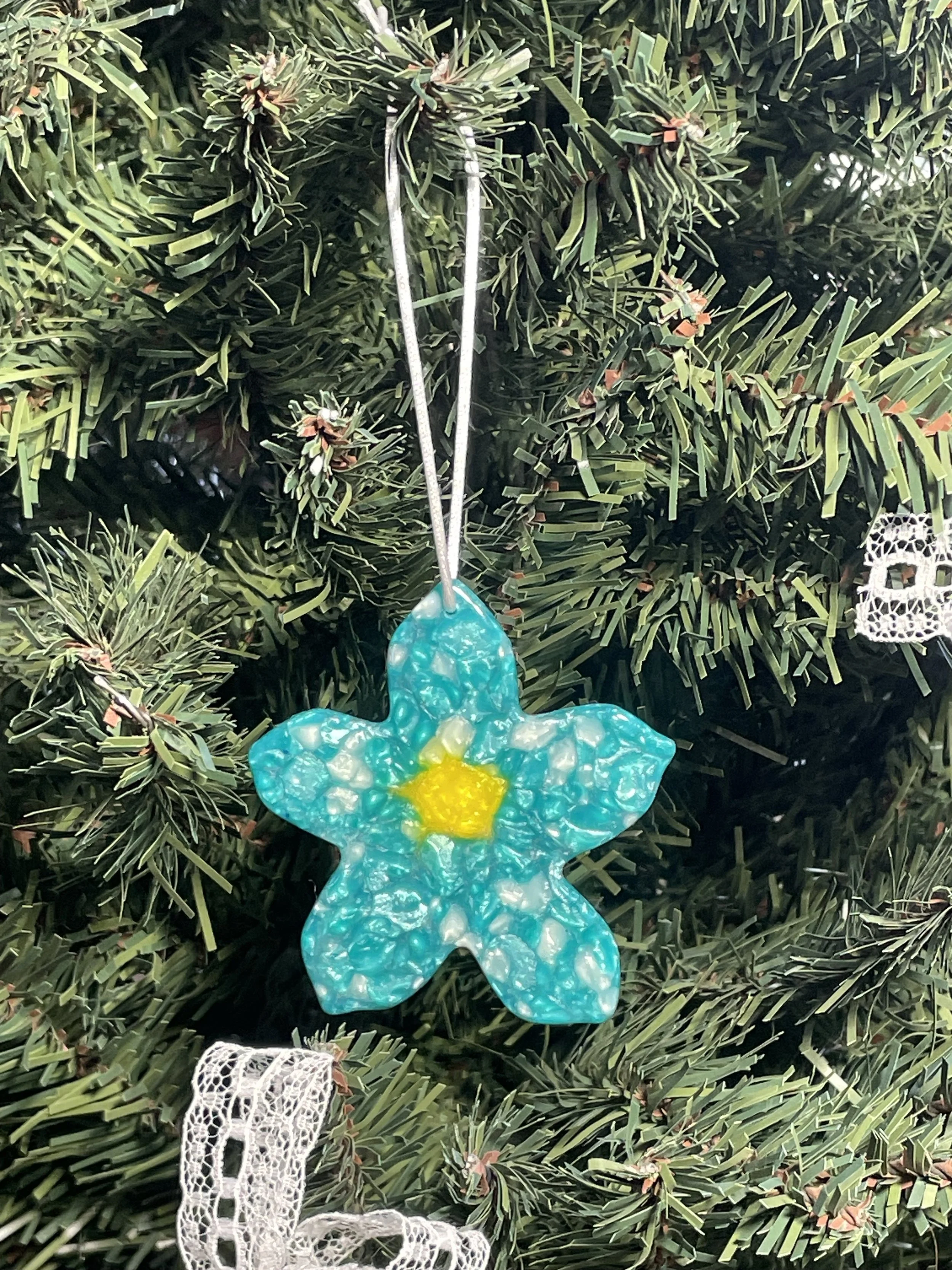 Teal Mix Forget-Me-Not Ornament.jpg