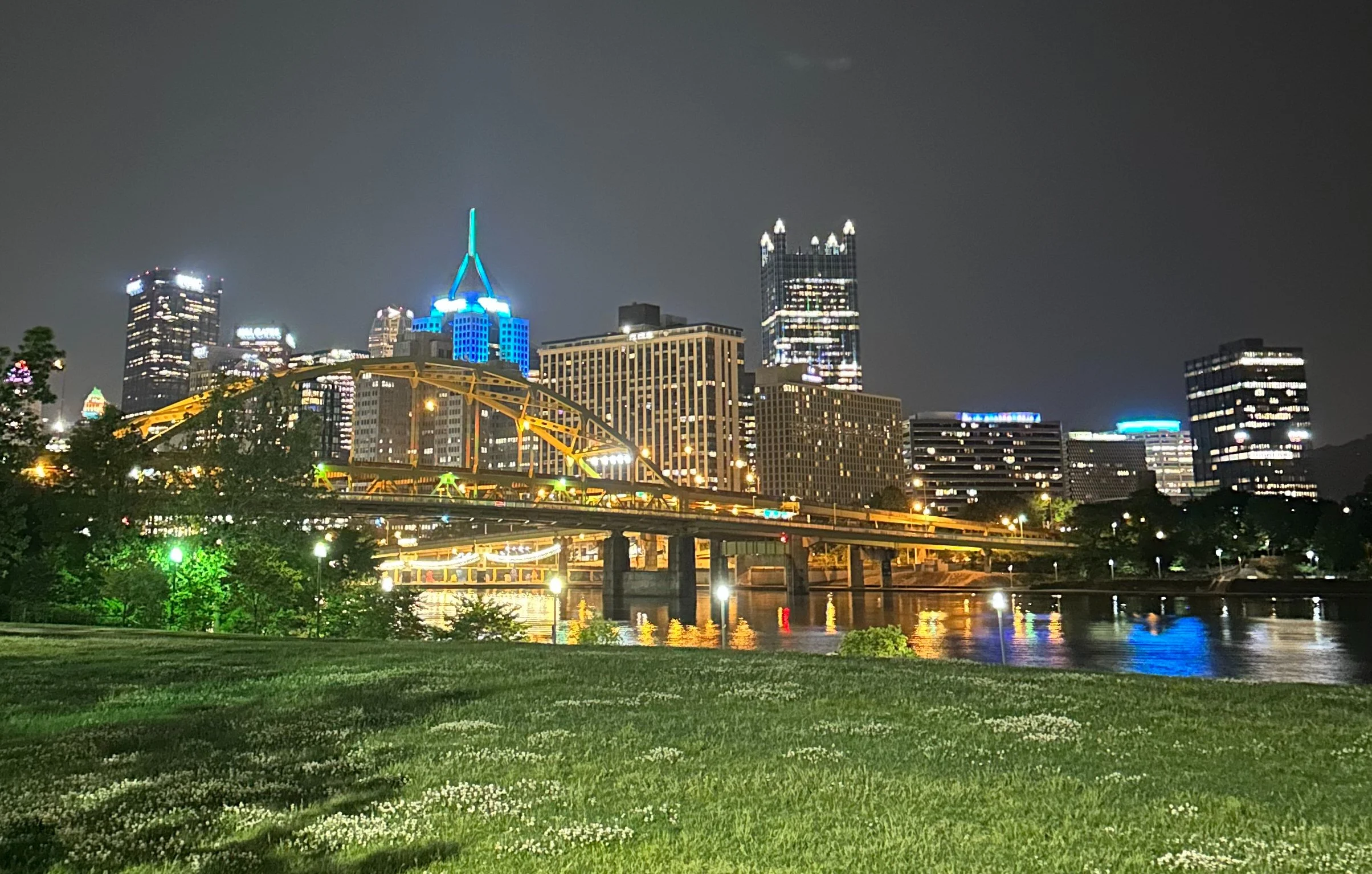 pittsburgh downtown roberto clemente